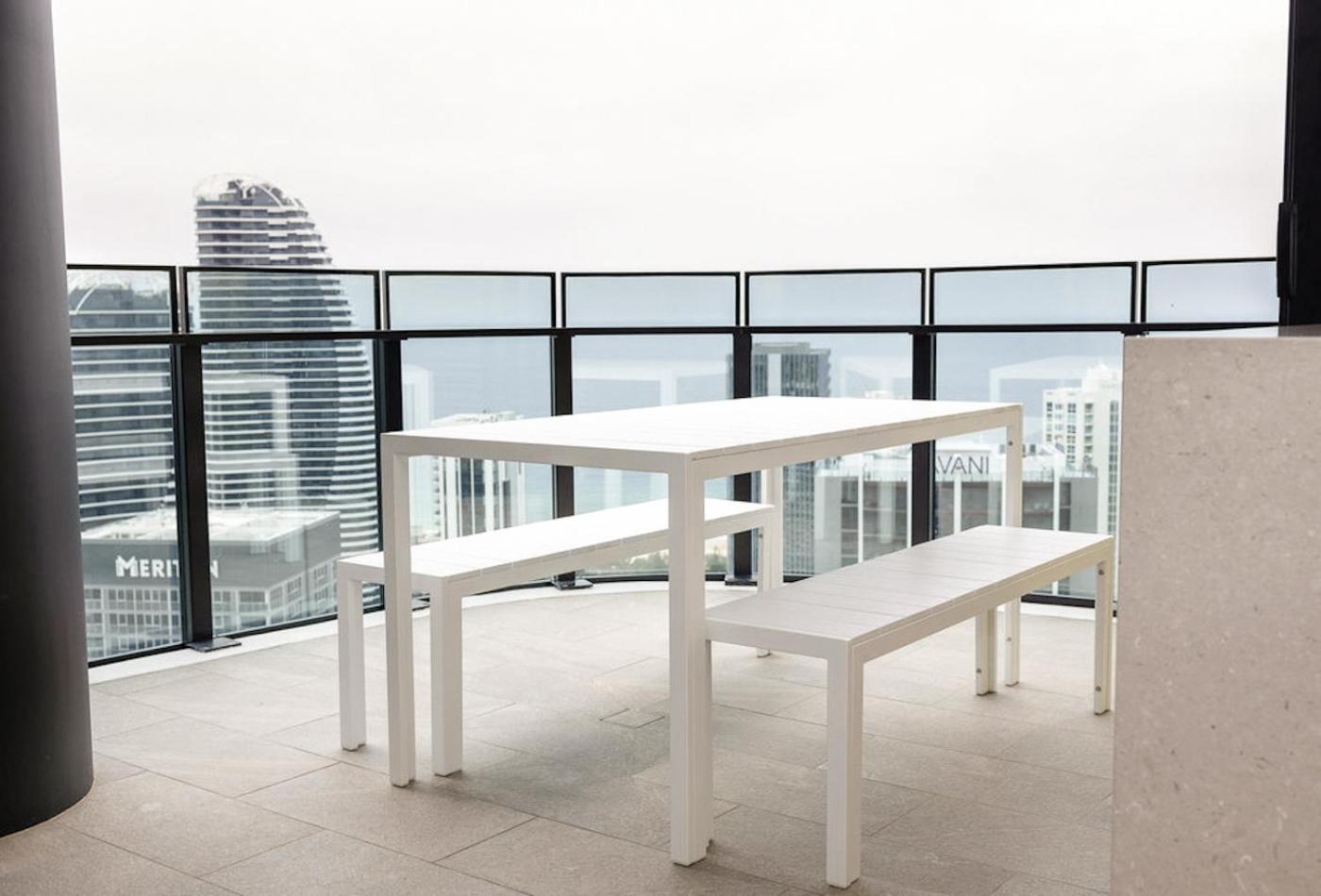 Luxury Modern Broadbeach Apartment