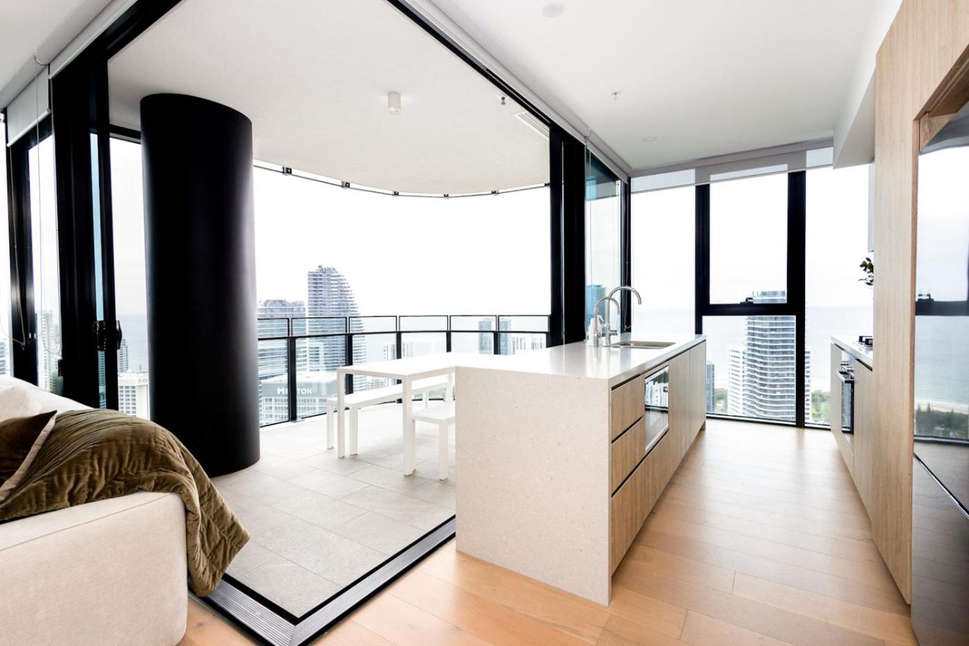 Luxury Modern Broadbeach Apartment