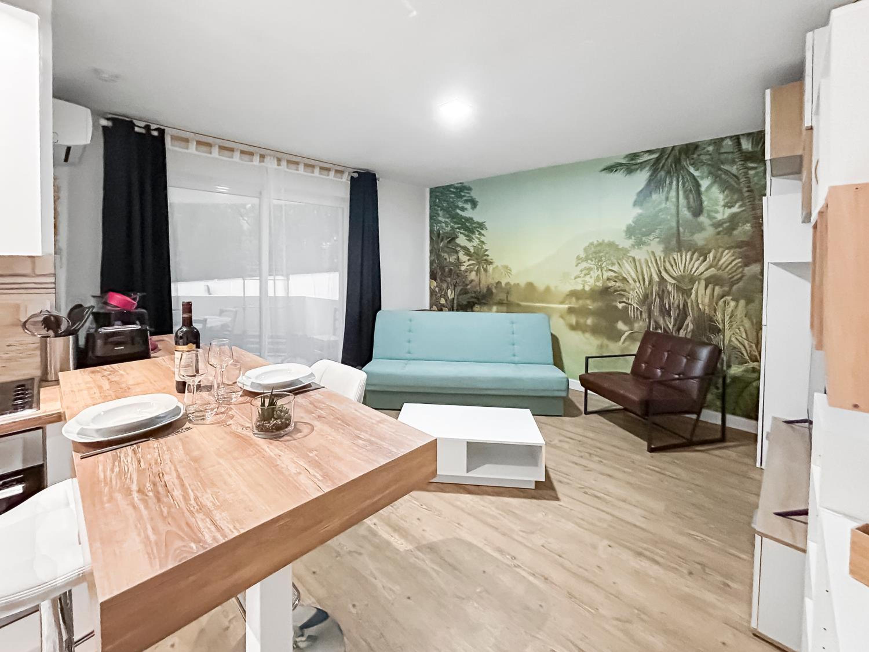 T2 35m2 clim, piscine, balcon et parking privé à 2 pas du port Santa Lucia