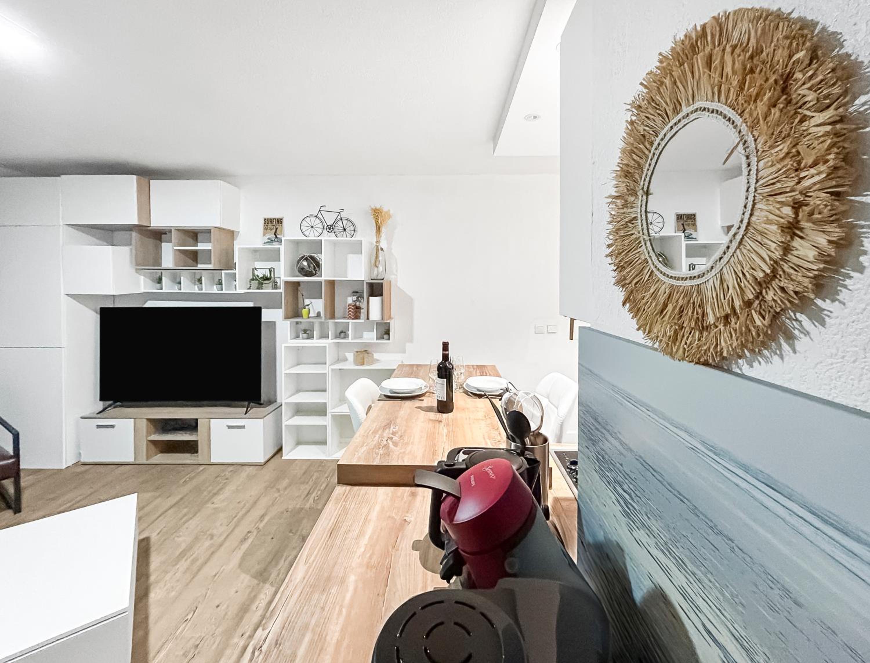 T2 35m2 clim, piscine, balcon et parking privé à 2 pas du port Santa Lucia
