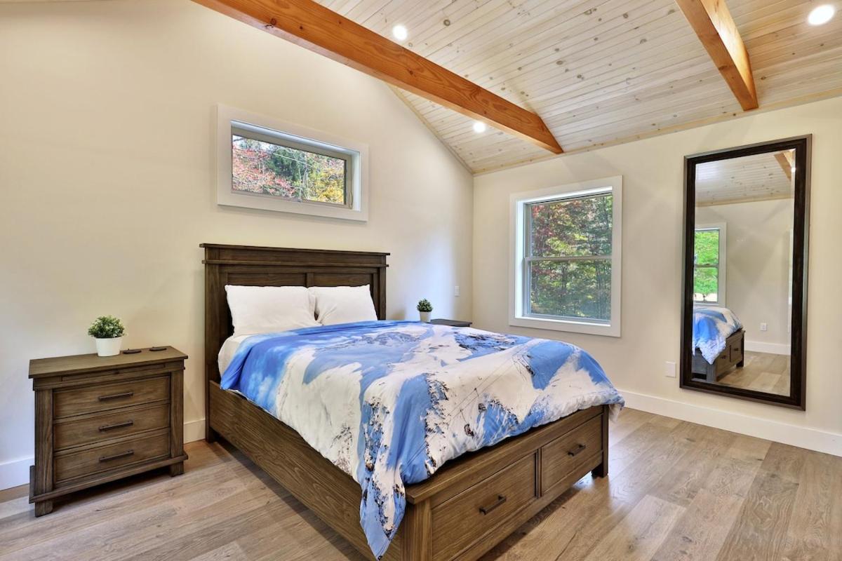 Experience the charm of Peak Hill Home, a cozy 3-BR retreat close to Ski Resort