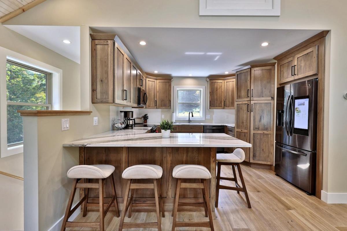 Experience the charm of Peak Hill Home, a cozy 3-BR retreat close to Ski Resort