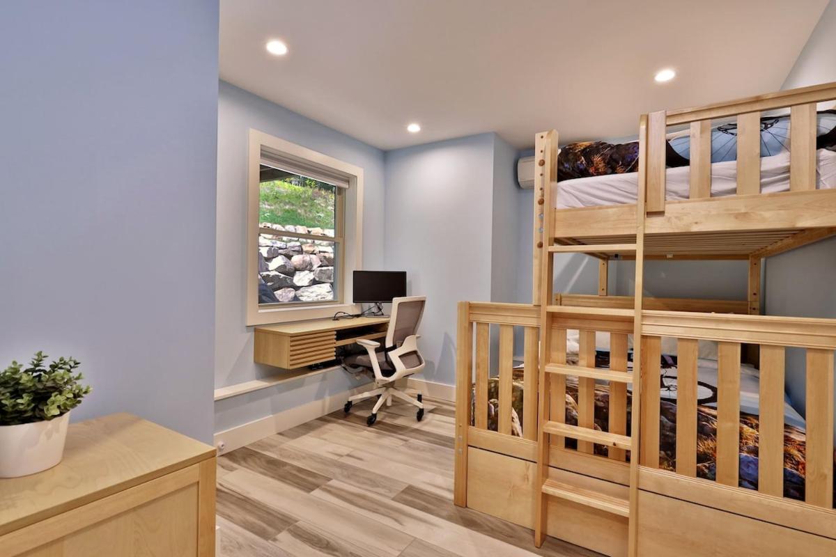 Experience the charm of Peak Hill Home, a cozy 3-BR retreat close to Ski Resort