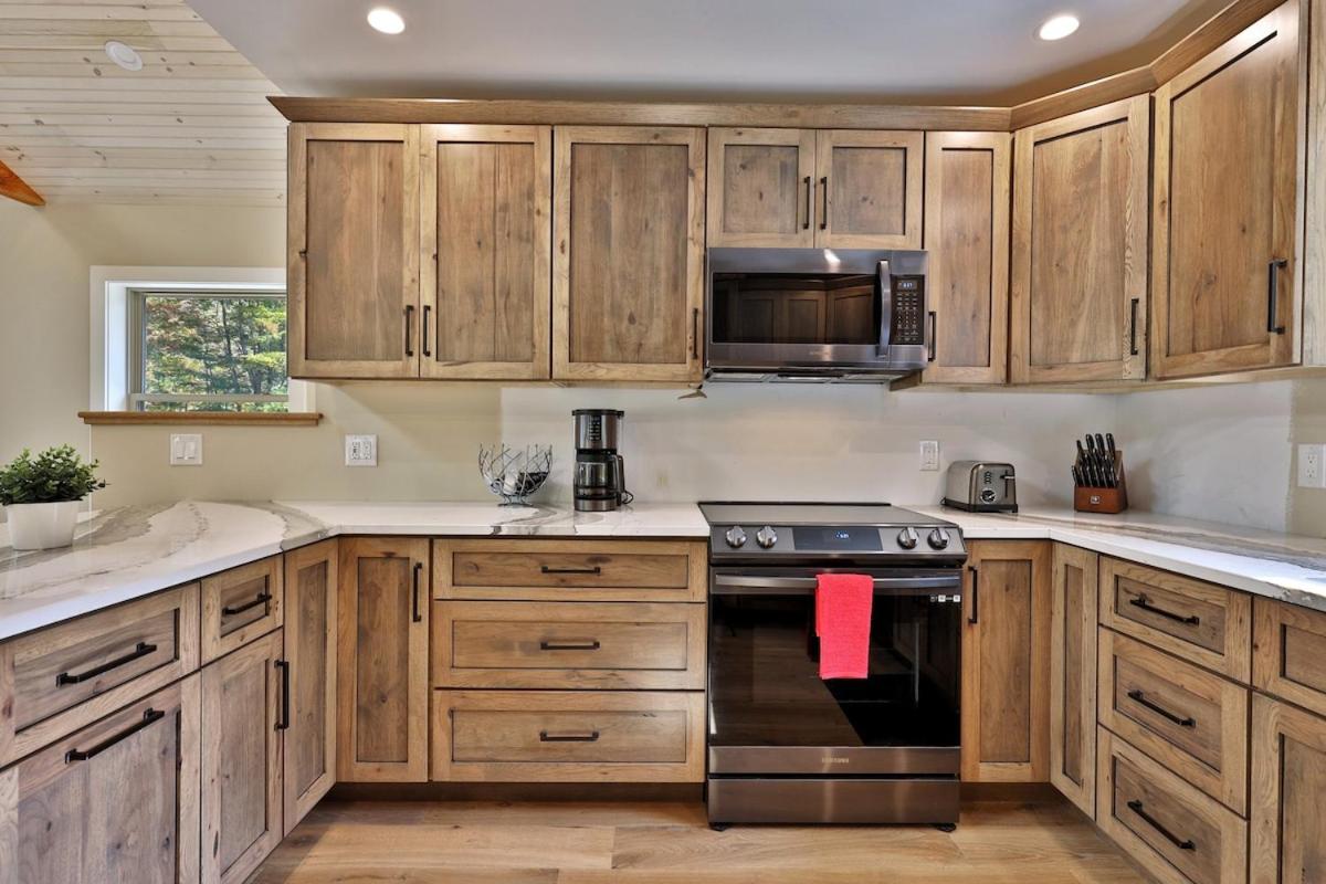 Experience the charm of Peak Hill Home, a cozy 3-BR retreat close to Ski Resort