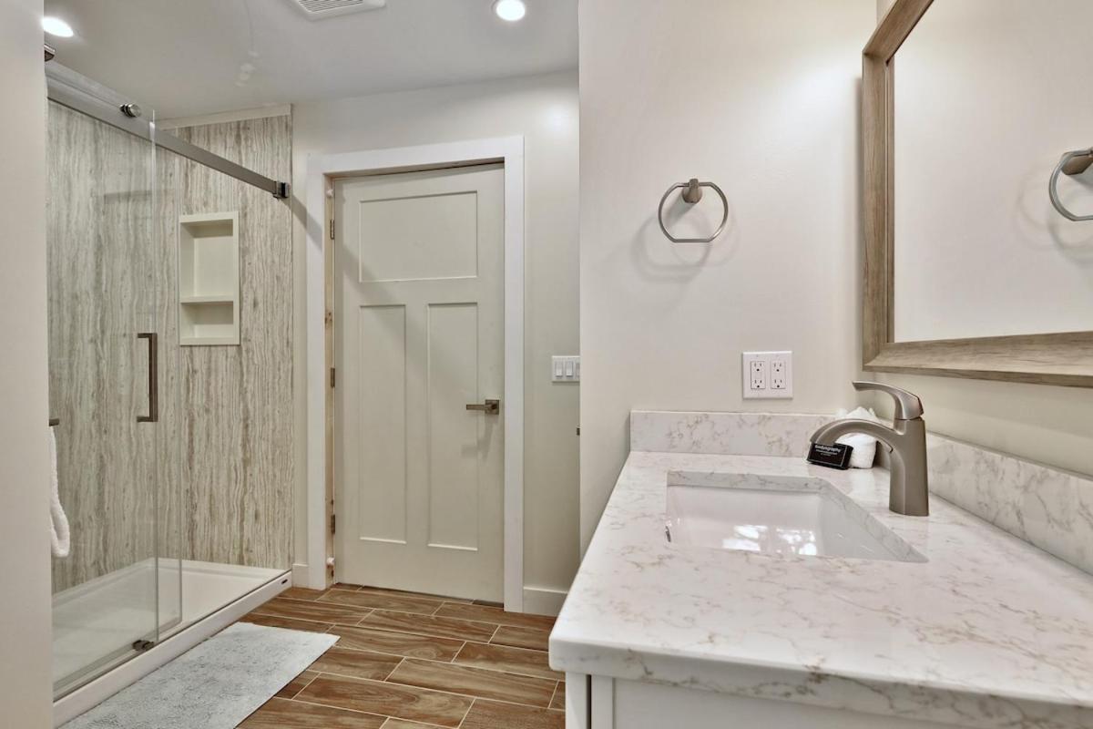 Experience the charm of Peak Hill Home, a cozy 3-BR retreat close to Ski Resort