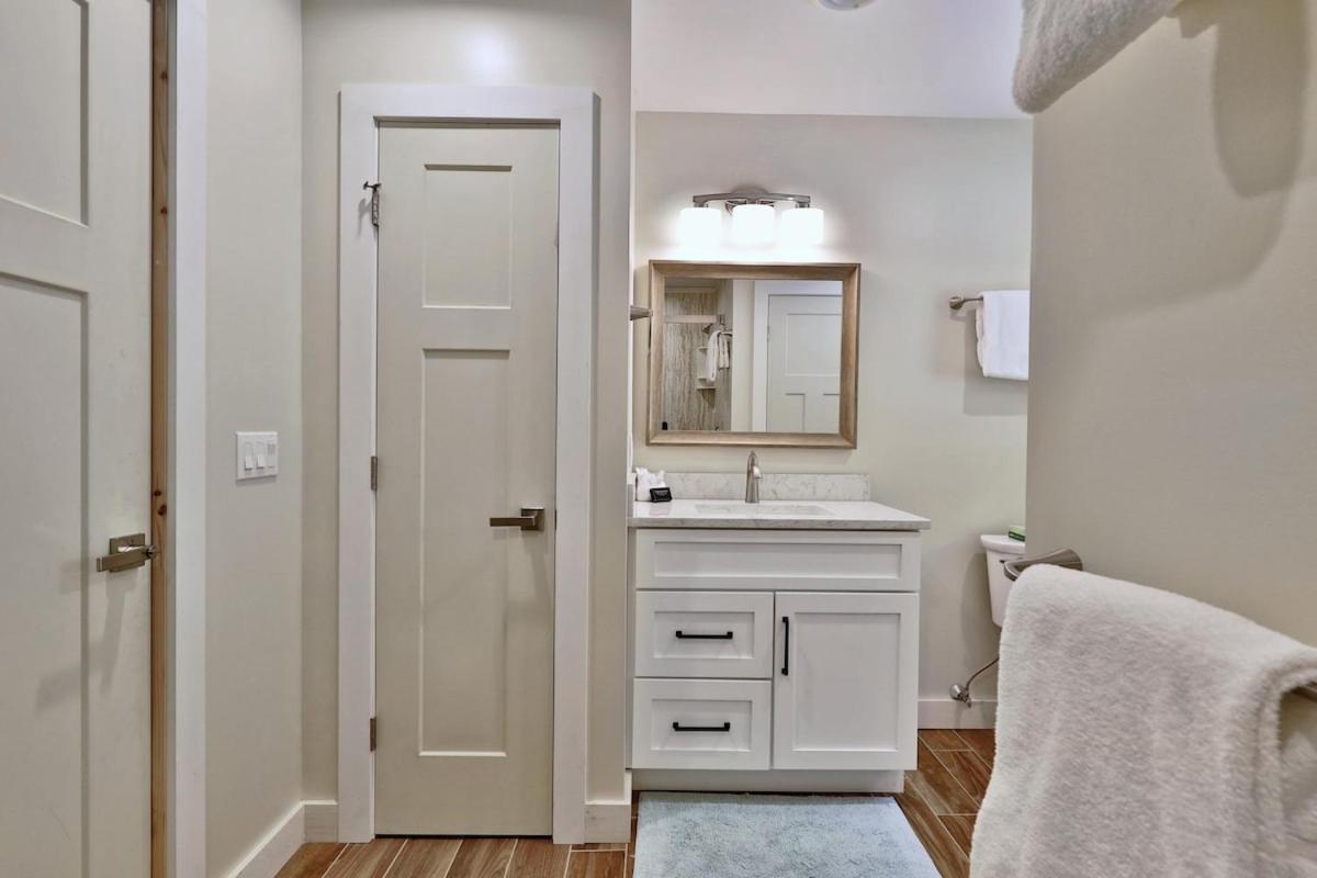 Experience the charm of Peak Hill Home, a cozy 3-BR retreat close to Ski Resort