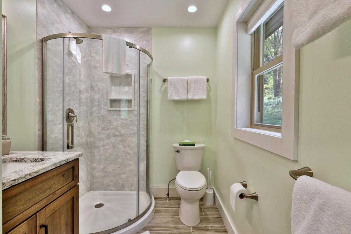 Experience the charm of Peak Hill Home, a cozy 3-BR retreat close to Ski Resort