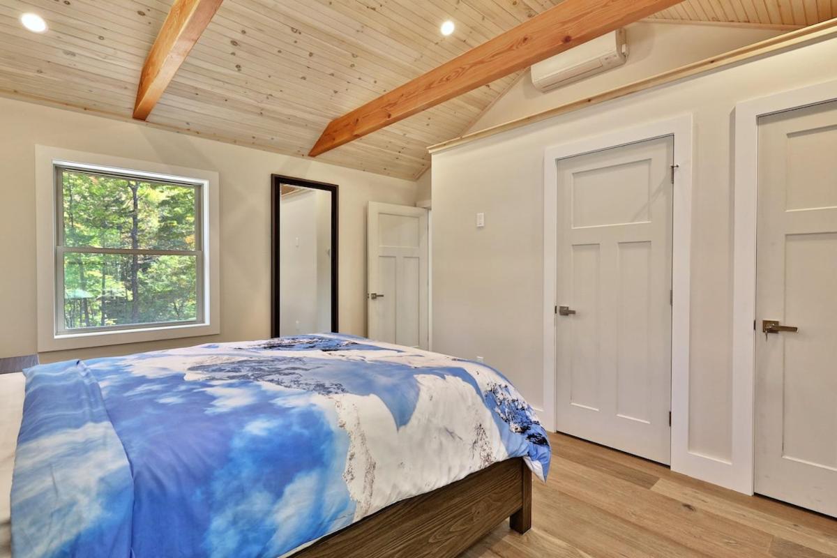 Experience the charm of Peak Hill Home, a cozy 3-BR retreat close to Ski Resort
