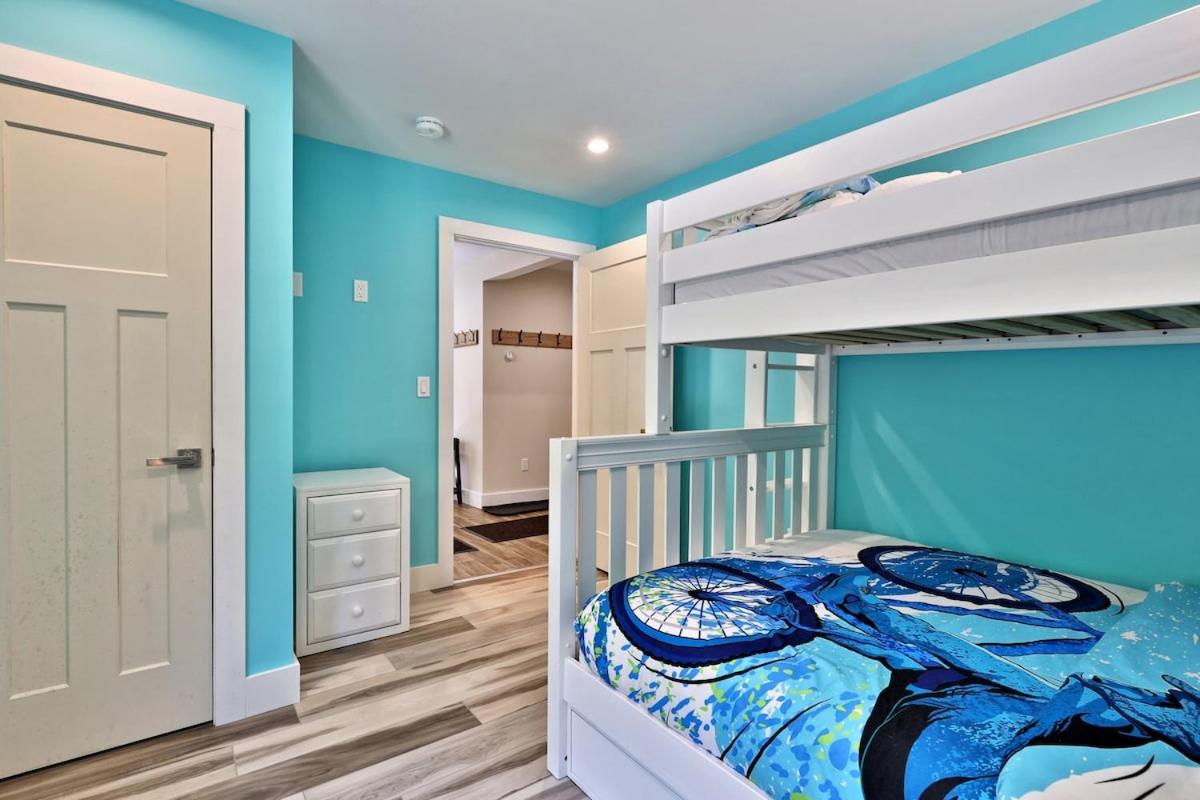 Experience the charm of Peak Hill Home, a cozy 3-BR retreat close to Ski Resort