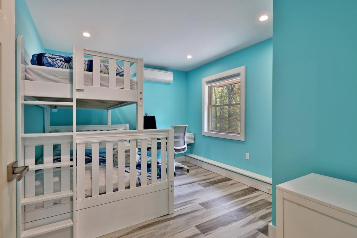 Experience the charm of Peak Hill Home, a cozy 3-BR retreat close to Ski Resort