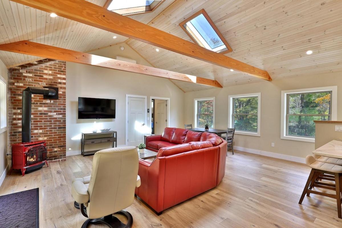 Experience the charm of Peak Hill Home, a cozy 3-BR retreat close to Ski Resort