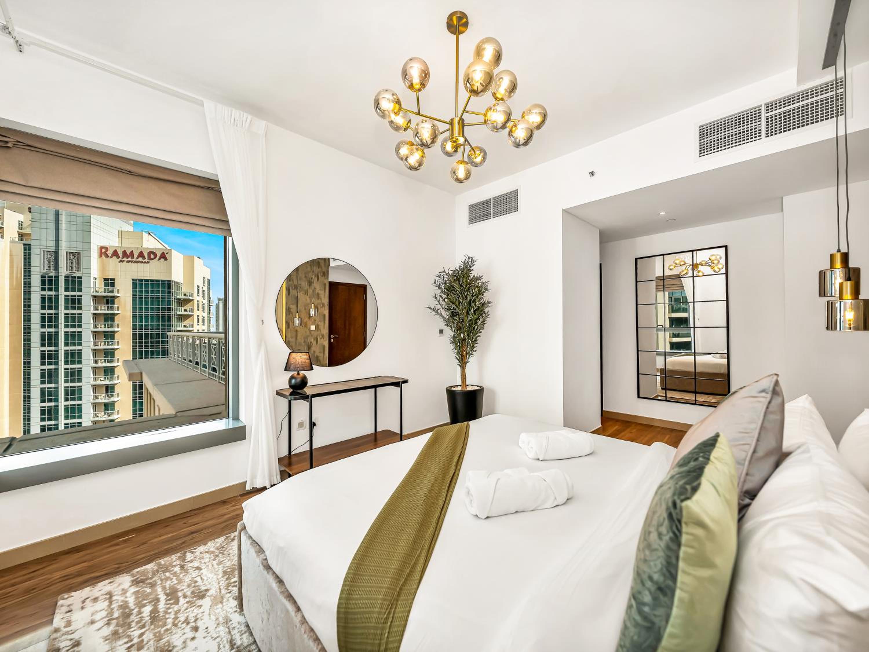 Royal Vista - Luxury 3BR Apartment at 29 Boulevard Tower - Downtown