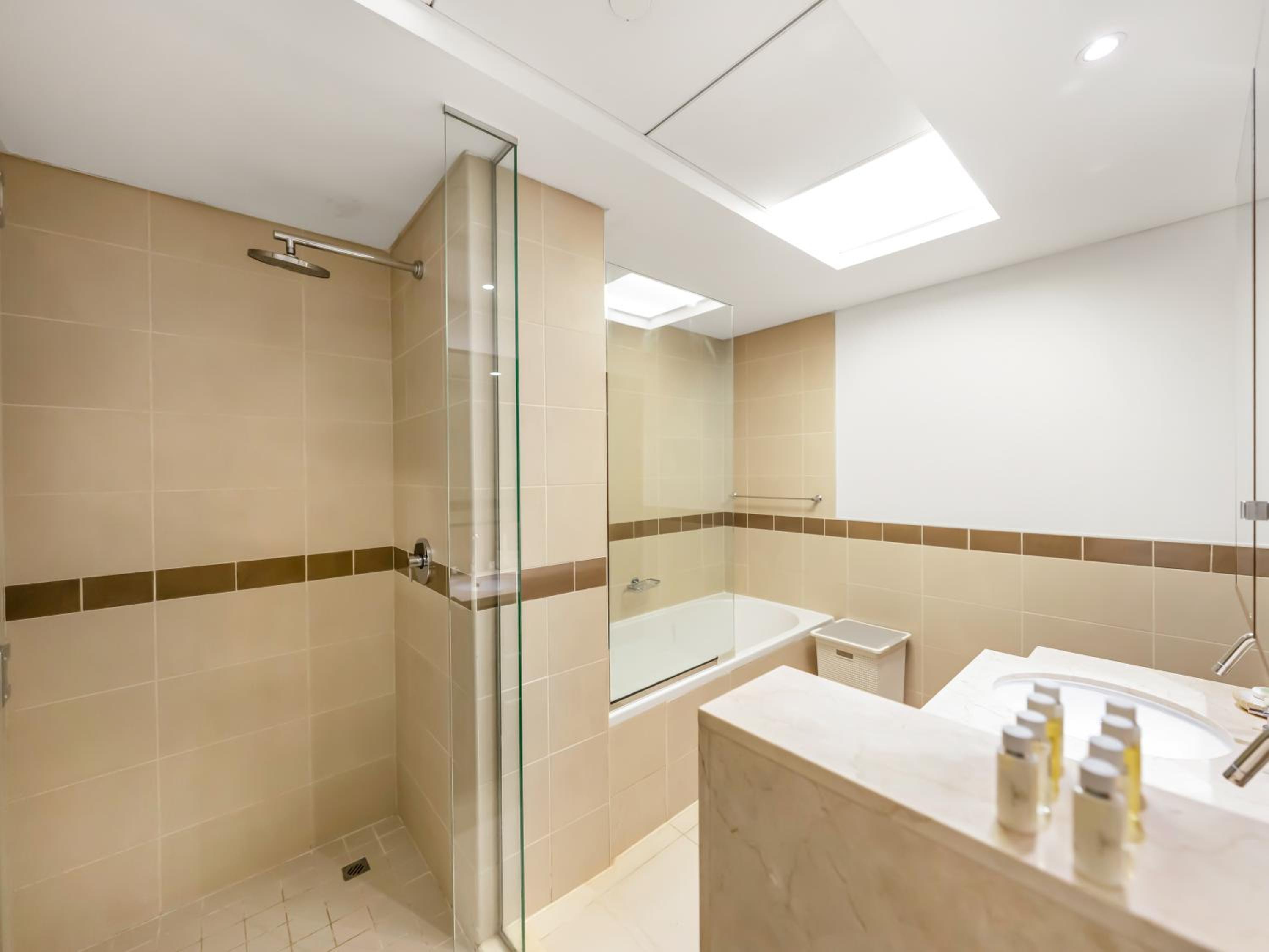Royal Vista - Luxury 3BR Apartment at 29 Boulevard Tower - Downtown