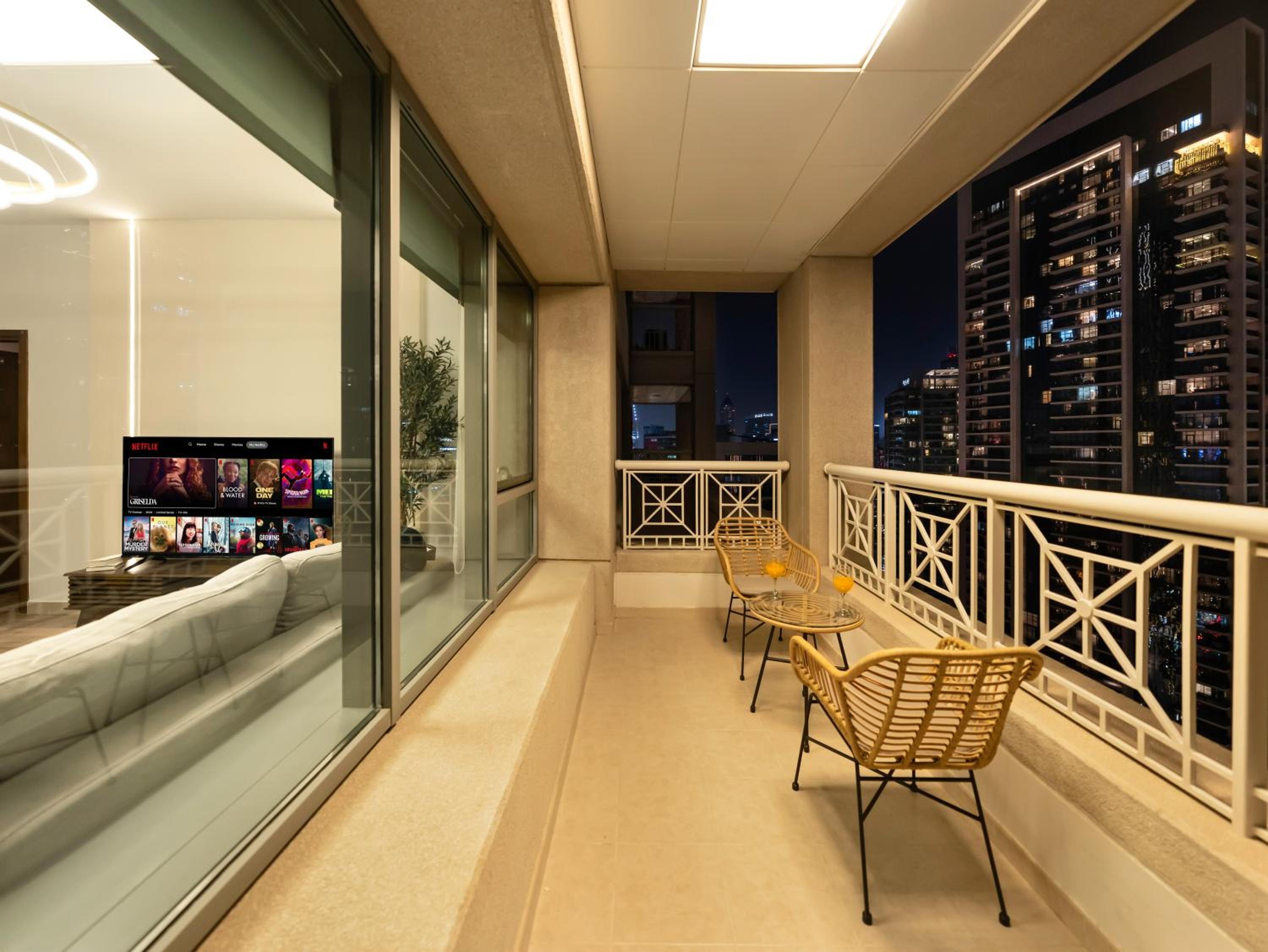 Royal Vista - Luxury 3BR Apartment at 29 Boulevard Tower - Downtown