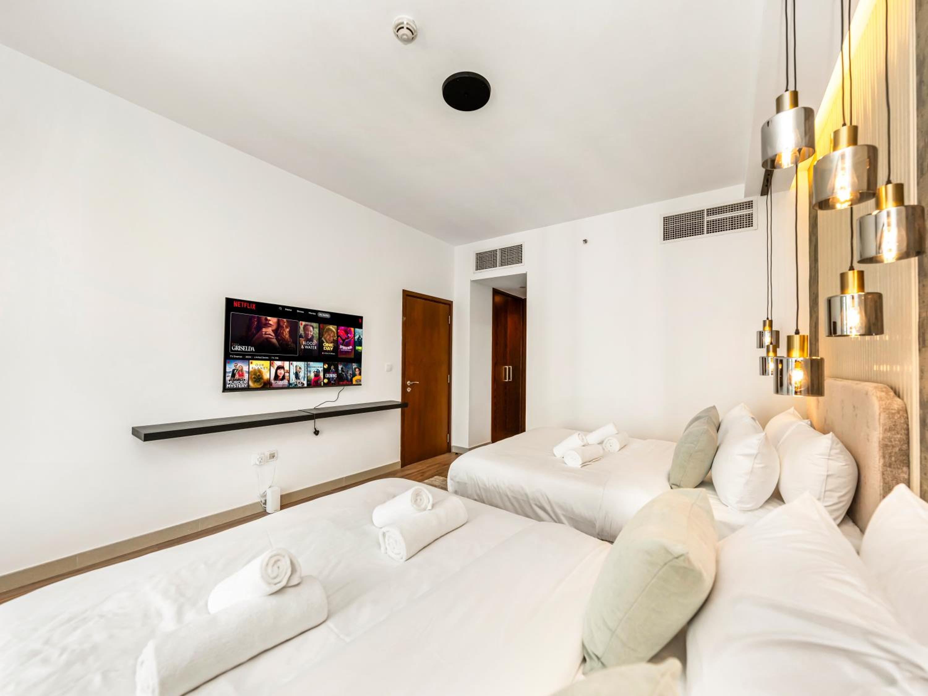 Royal Vista - Luxury 3BR Apartment at 29 Boulevard Tower - Downtown