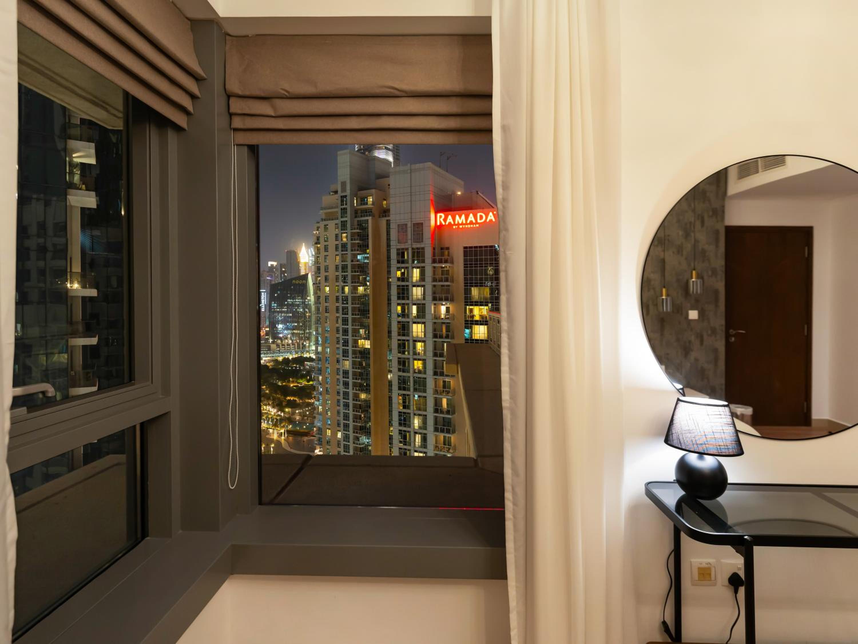 Royal Vista - Luxury 3BR Apartment at 29 Boulevard Tower - Downtown