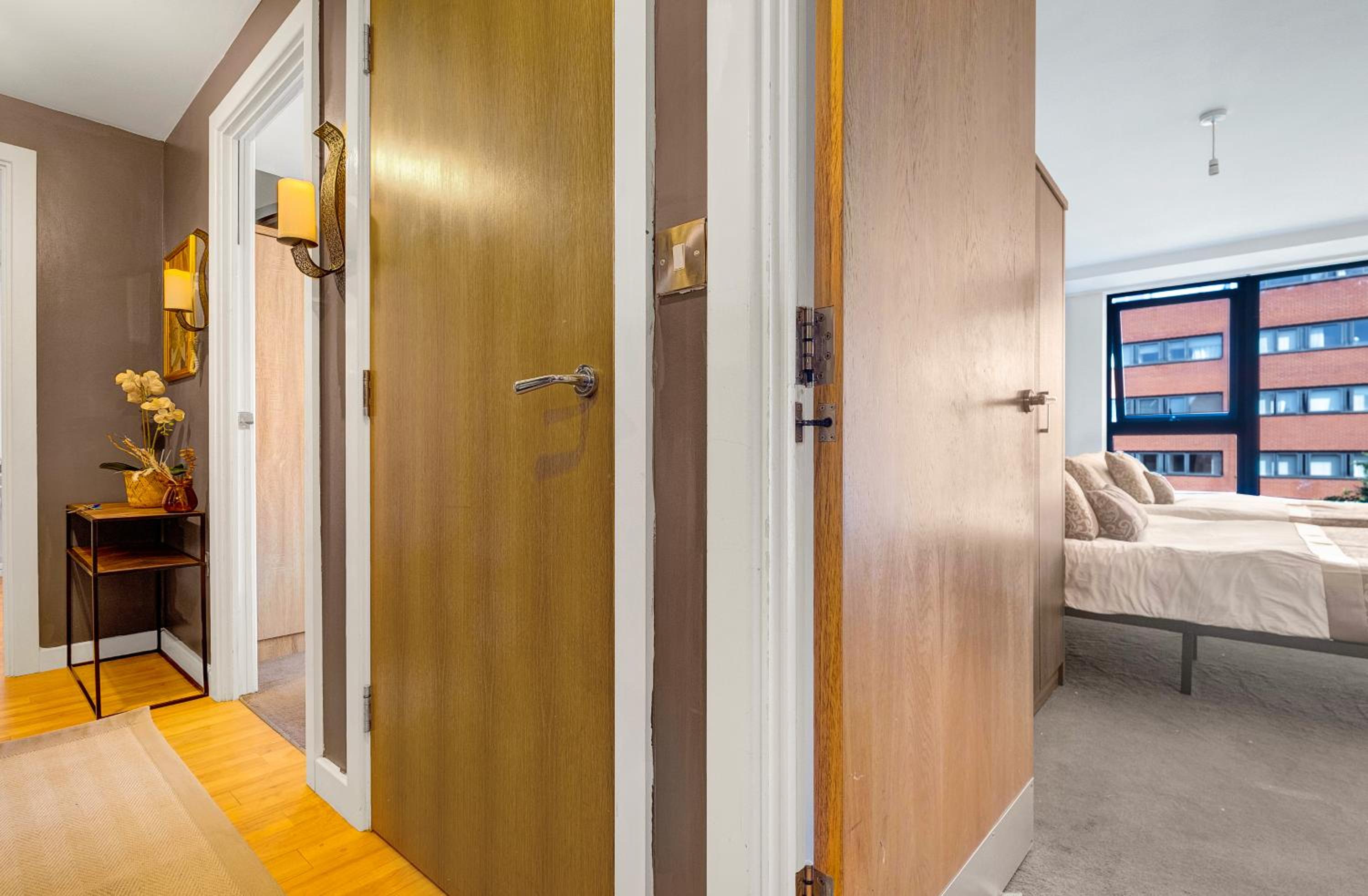 Thai Suite Haven with Pool table - Nexflix - City centre, Free parking