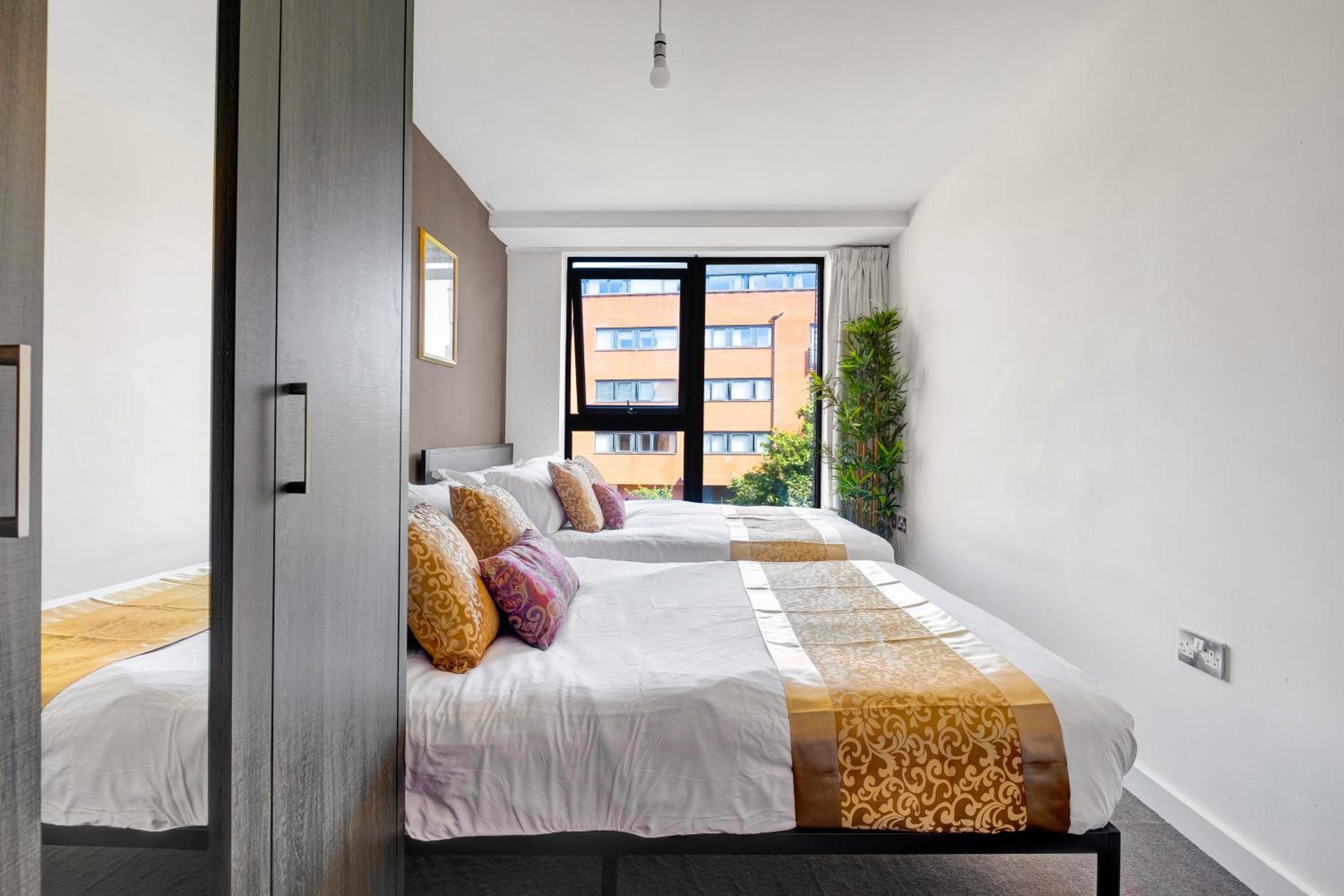 Thai Suite Haven with Pool table - Nexflix - City centre, Free parking