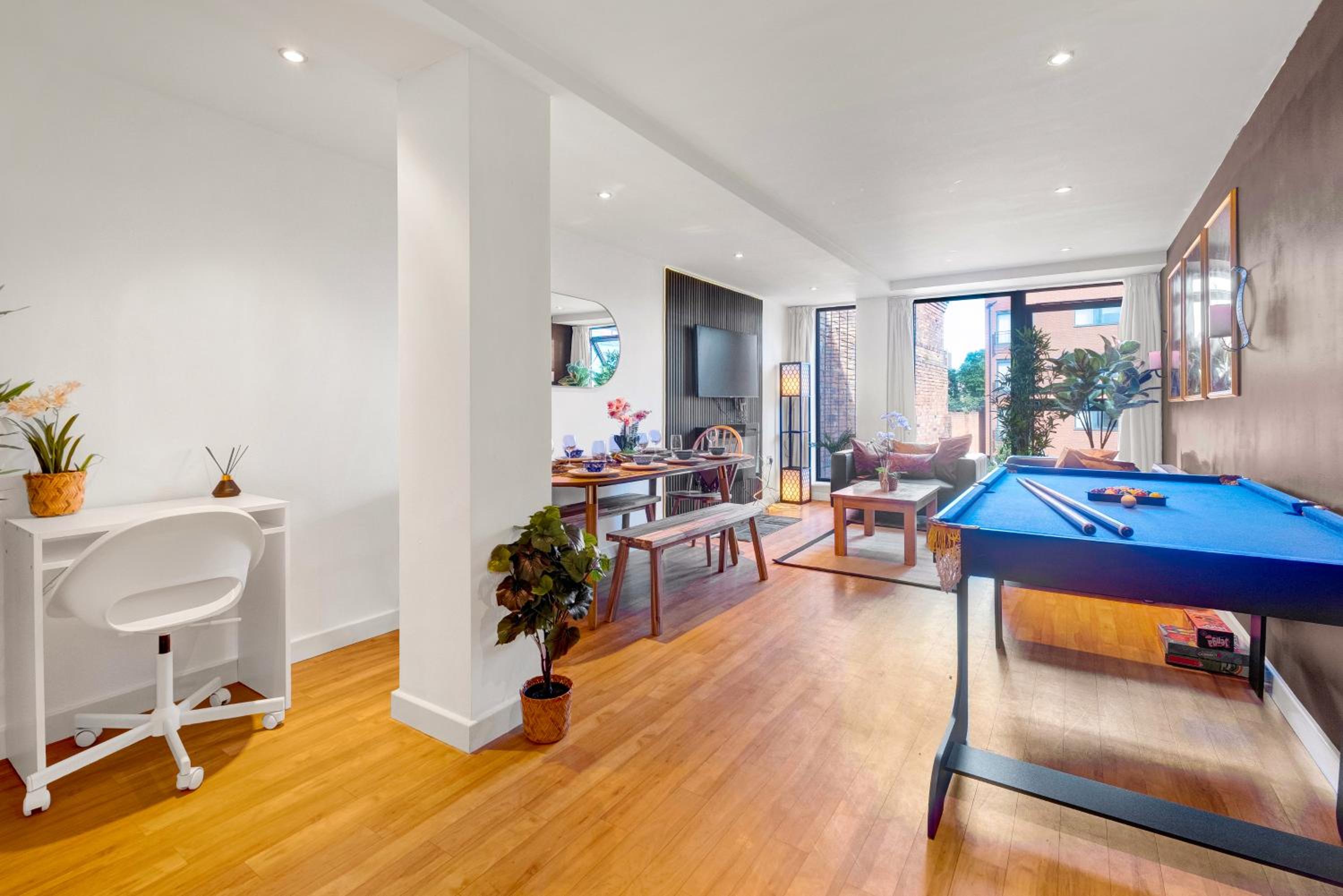 Thai Suite Haven with Pool table - Nexflix - City centre, Free parking