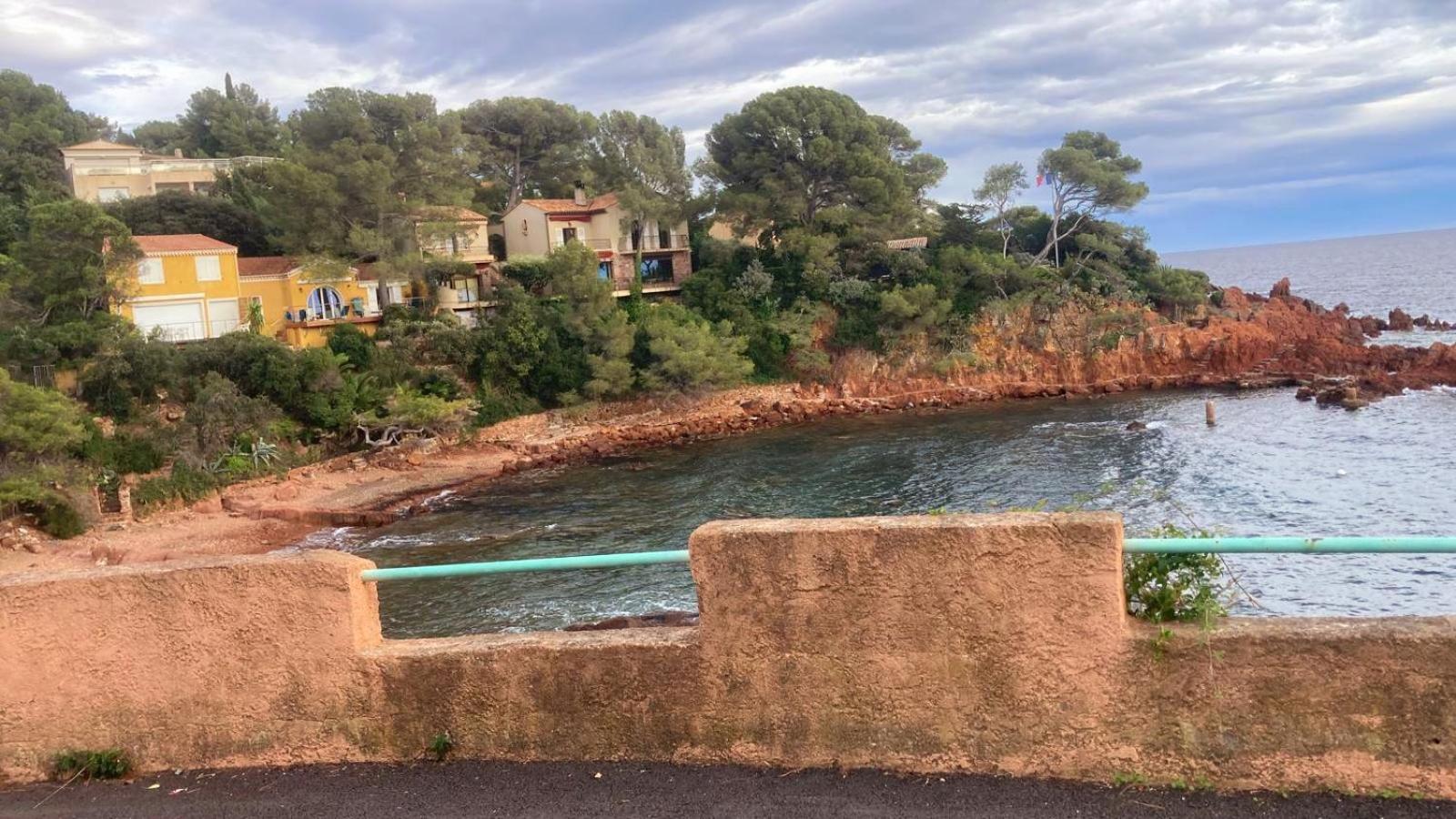 T2 35m2 clim, piscine, balcon et parking privé à 2 pas du port Santa Lucia
