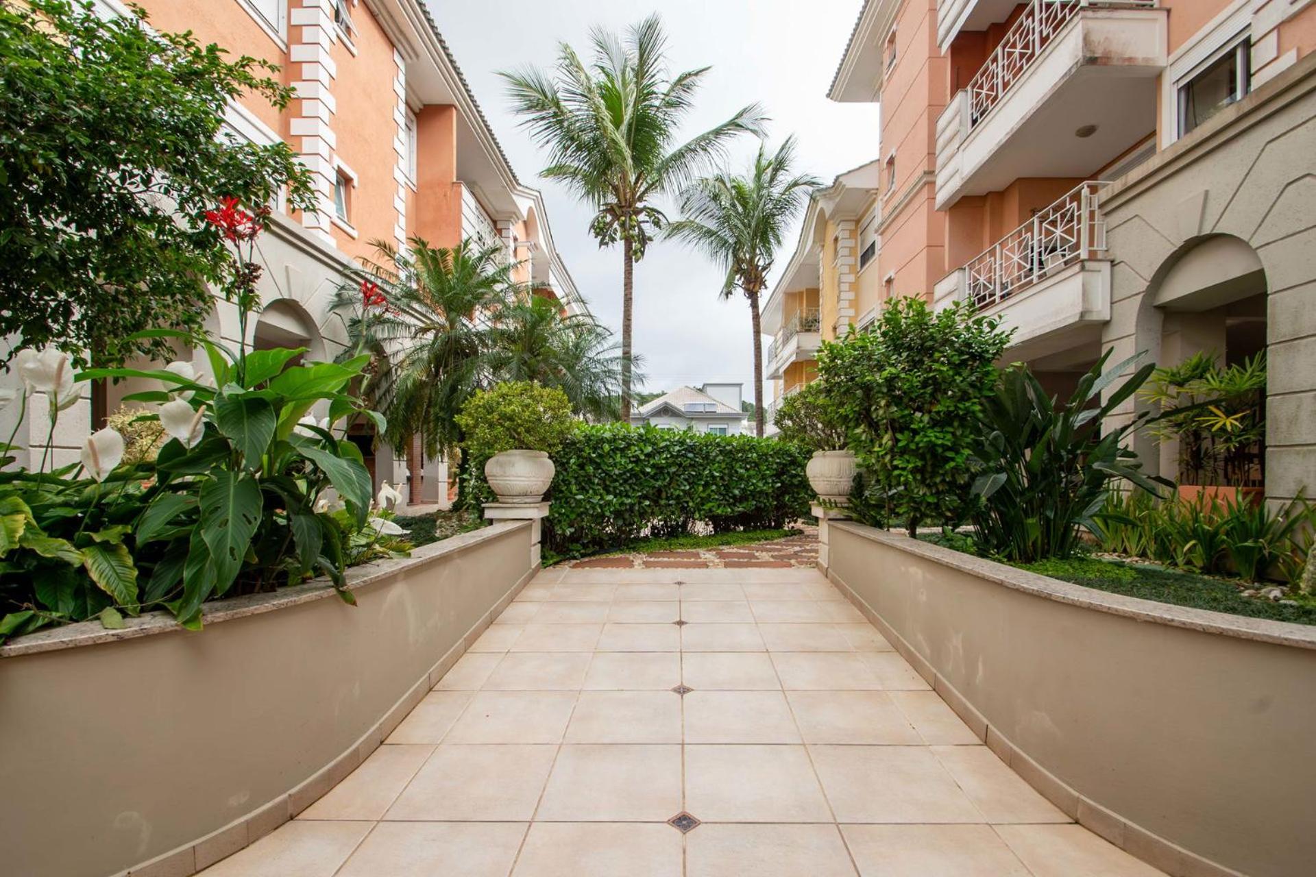 Piscina e Churrasqueira em Jurerê SC7646