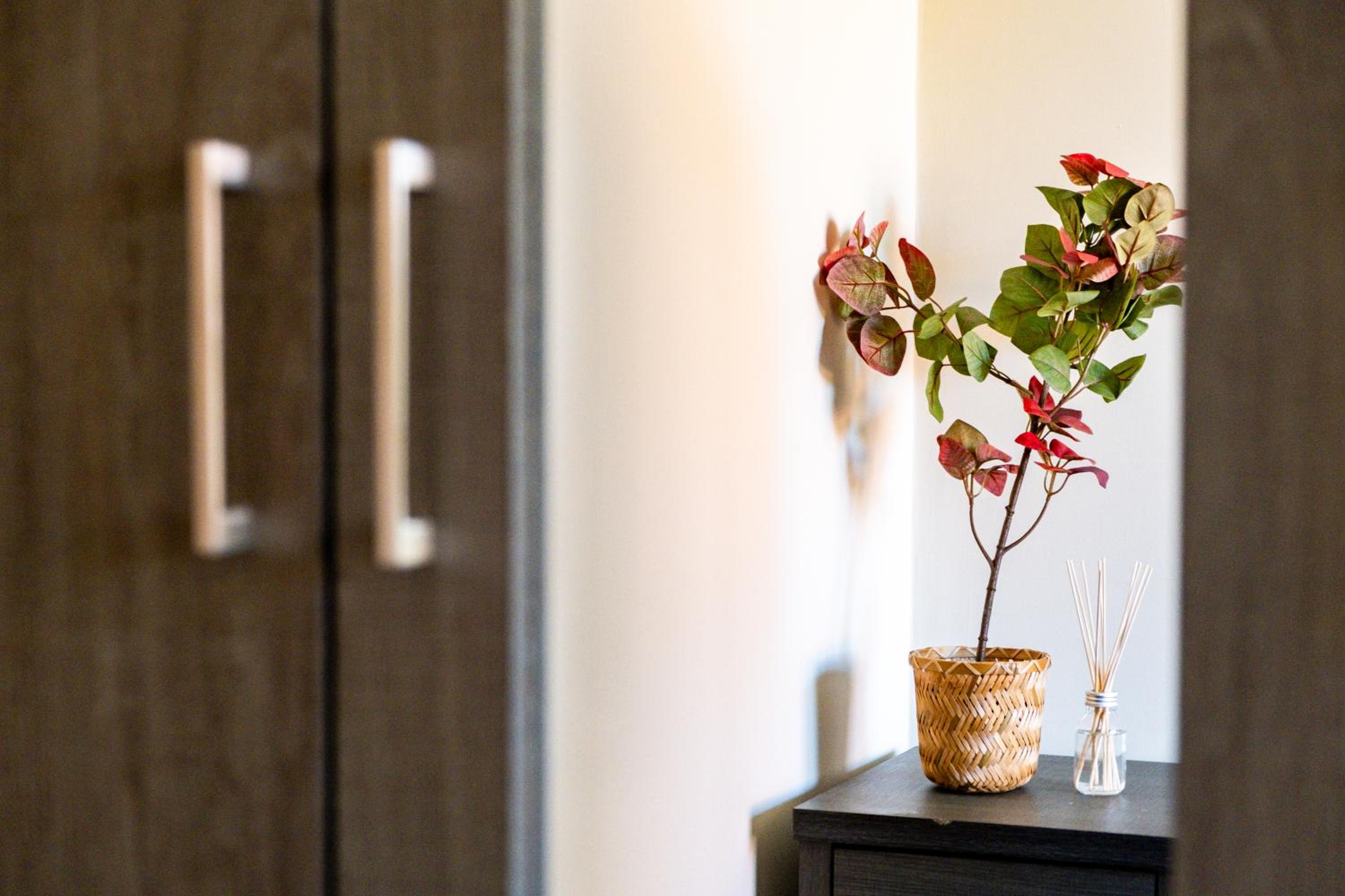 Thai Suite Haven with Pool table - Nexflix - City centre, Free parking