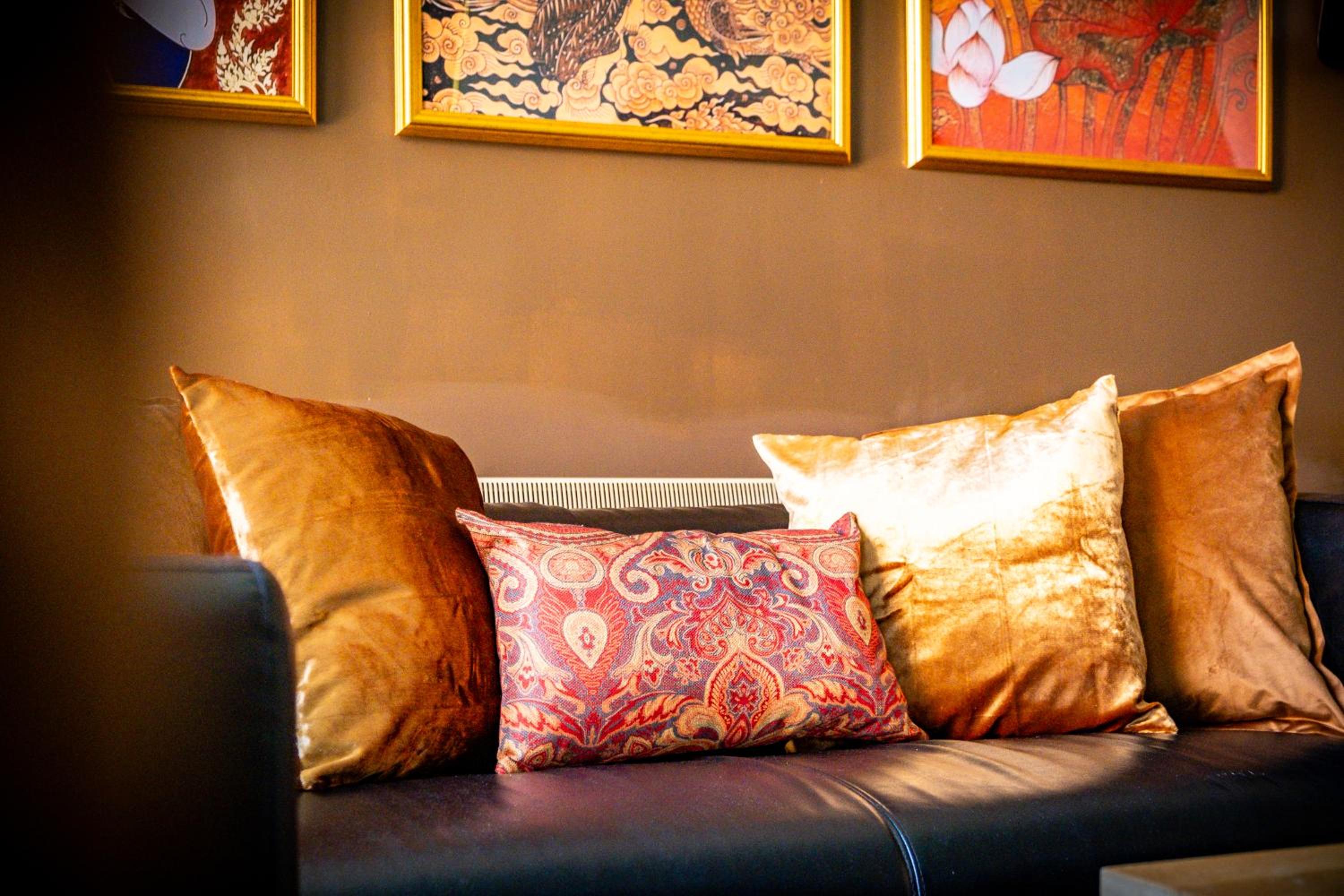 Thai Suite Haven with Pool table - Nexflix - City centre, Free parking