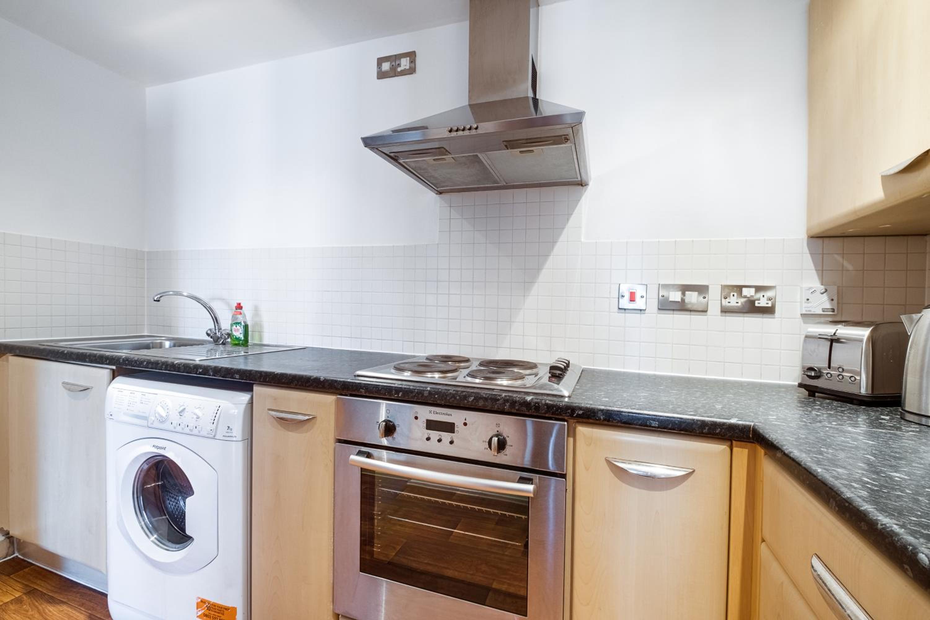 Thai Suite Haven with Pool table - Nexflix - City centre, Free parking
