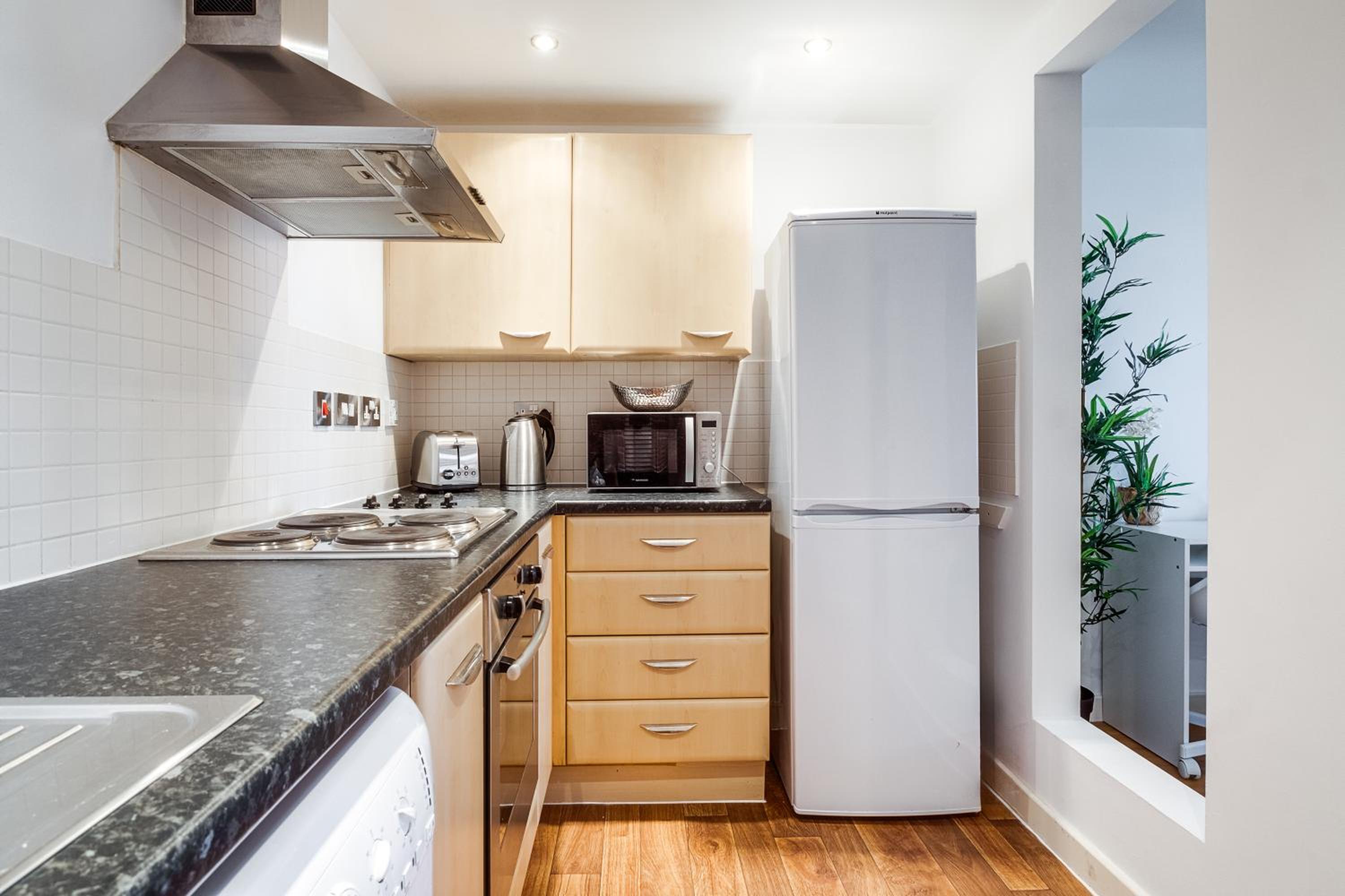 Thai Suite Haven with Pool table - Nexflix - City centre, Free parking