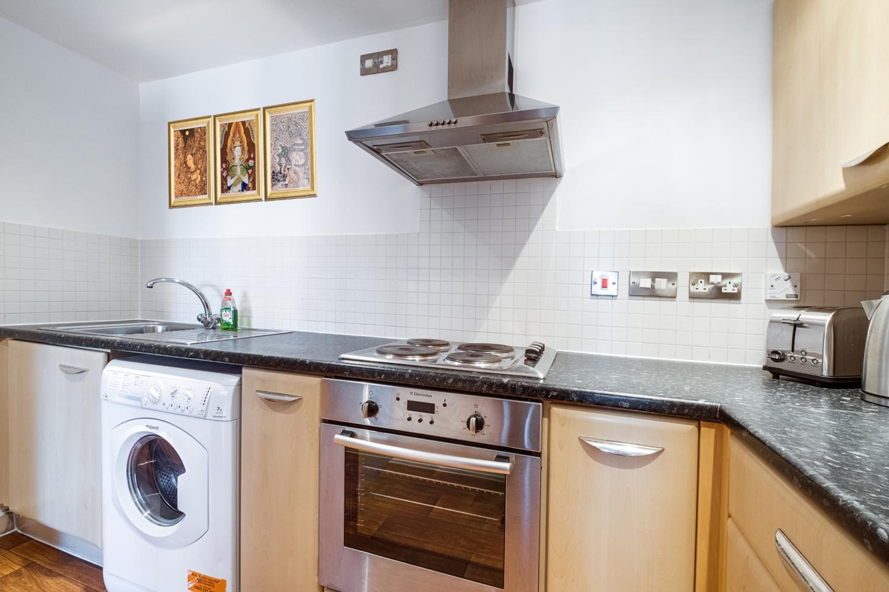 Thai Suite Haven with Pool table - Nexflix - City centre, Free parking