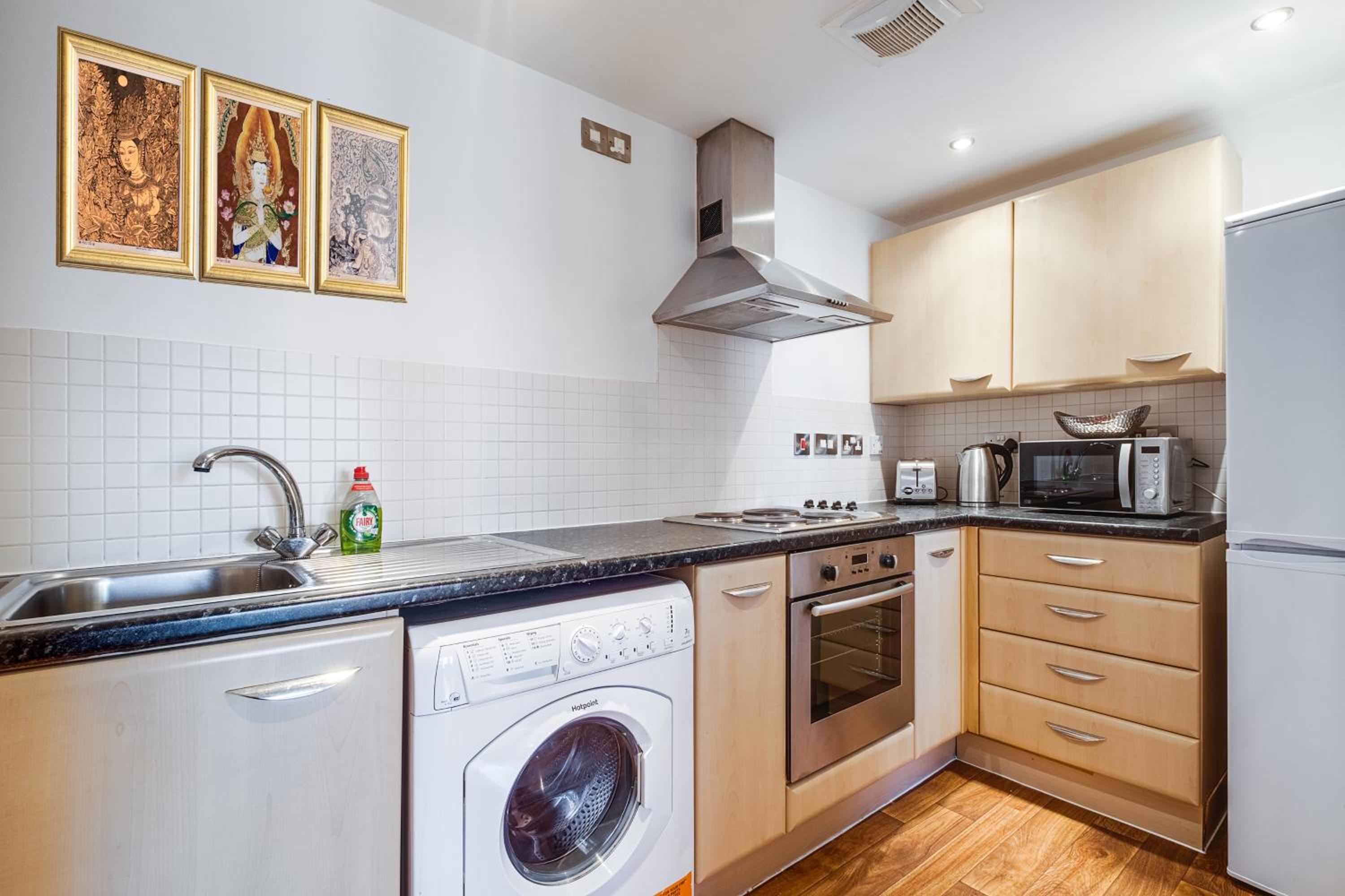 Thai Suite Haven with Pool table - Nexflix - City centre, Free parking