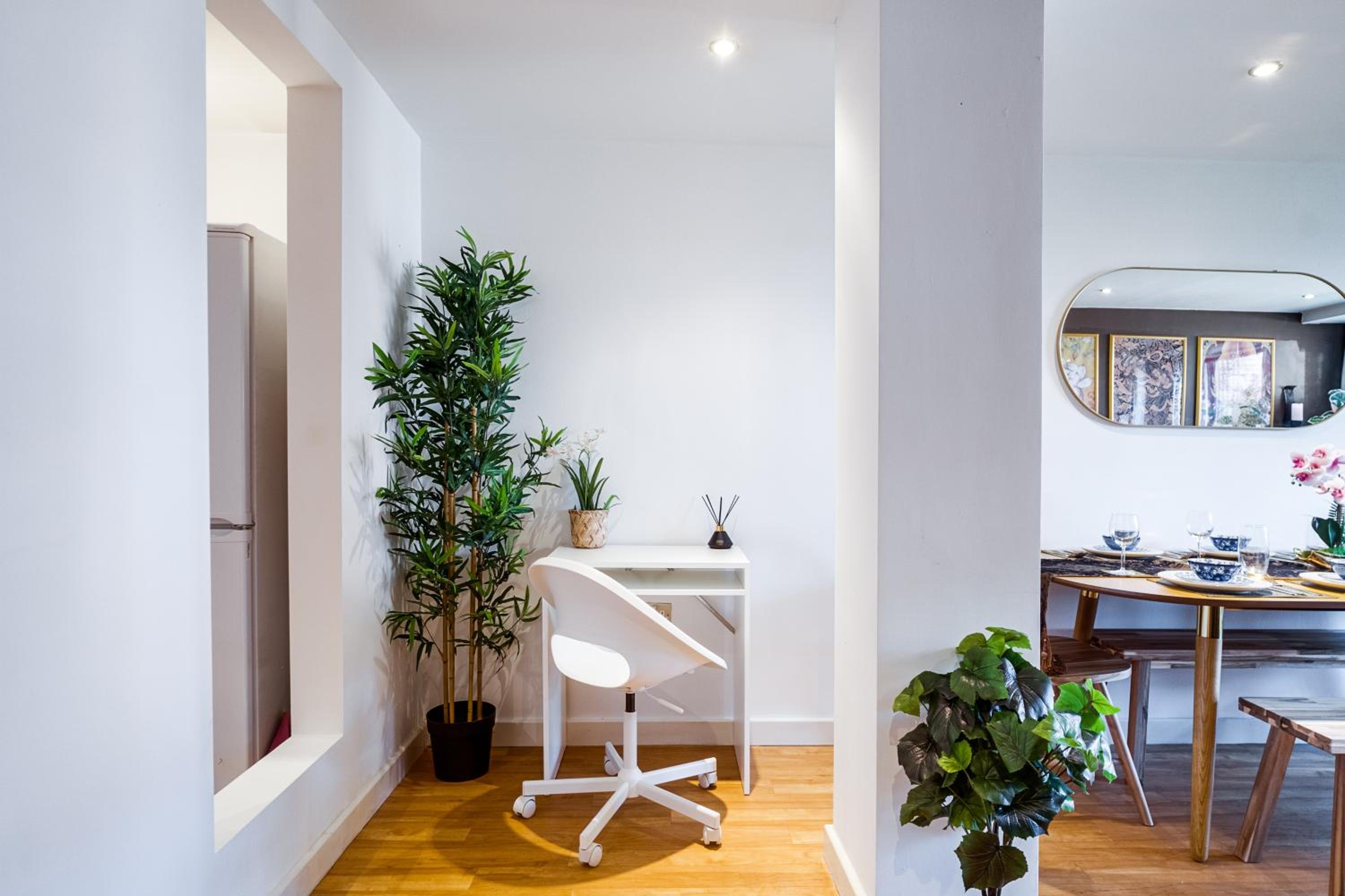 Thai Suite Haven with Pool table - Nexflix - City centre, Free parking
