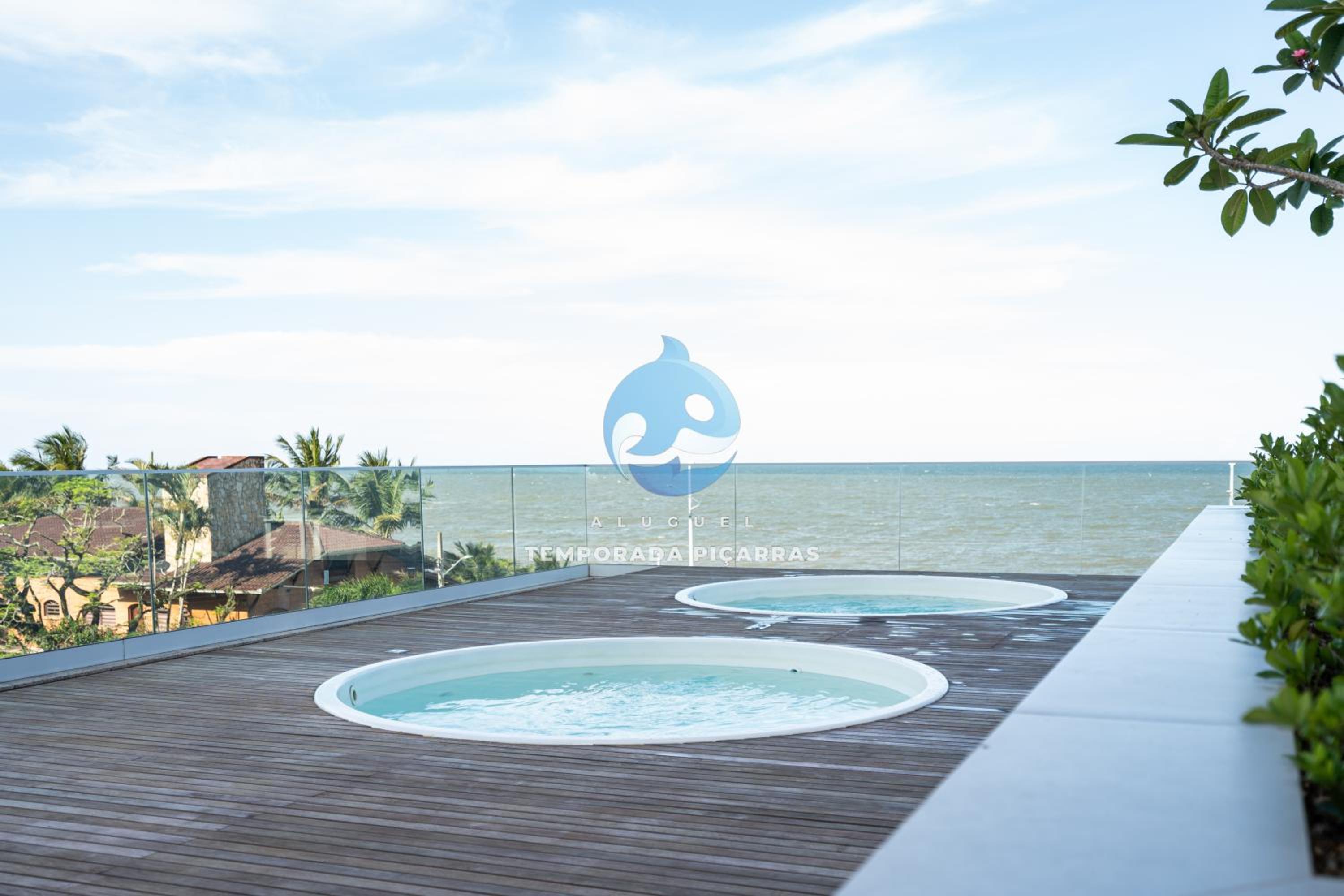 Aptos Pé na Areia Vista Mar Condomínio Resort Completo com Piscina borda Infinita, Beach Tennis, Academia, Sala de Jogos, Brinquedoteca, Playground e Porta