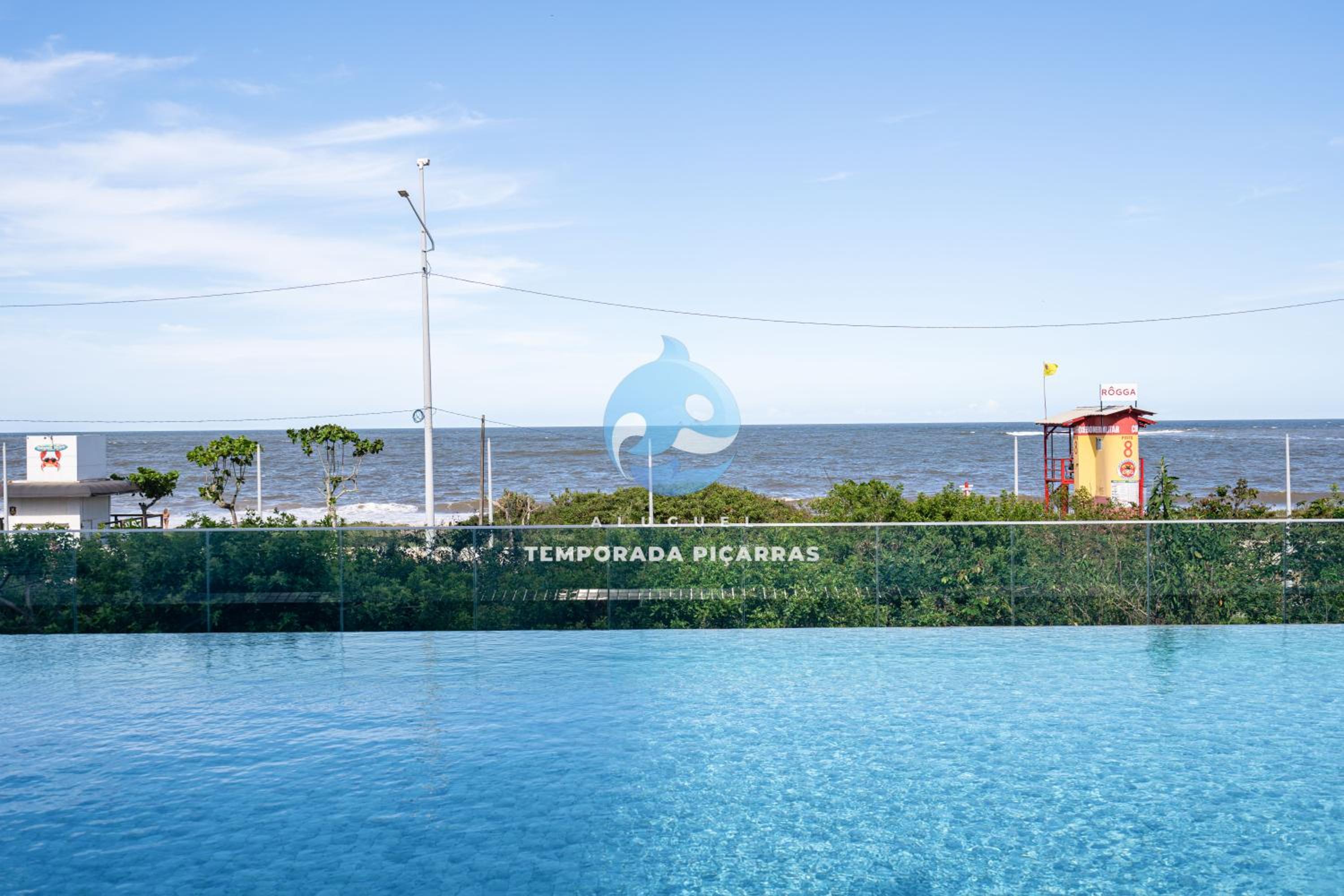 Aptos Pé na Areia Vista Mar Condomínio Resort Completo com Piscina borda Infinita, Beach Tennis, Academia, Sala de Jogos, Brinquedoteca, Playground e Porta