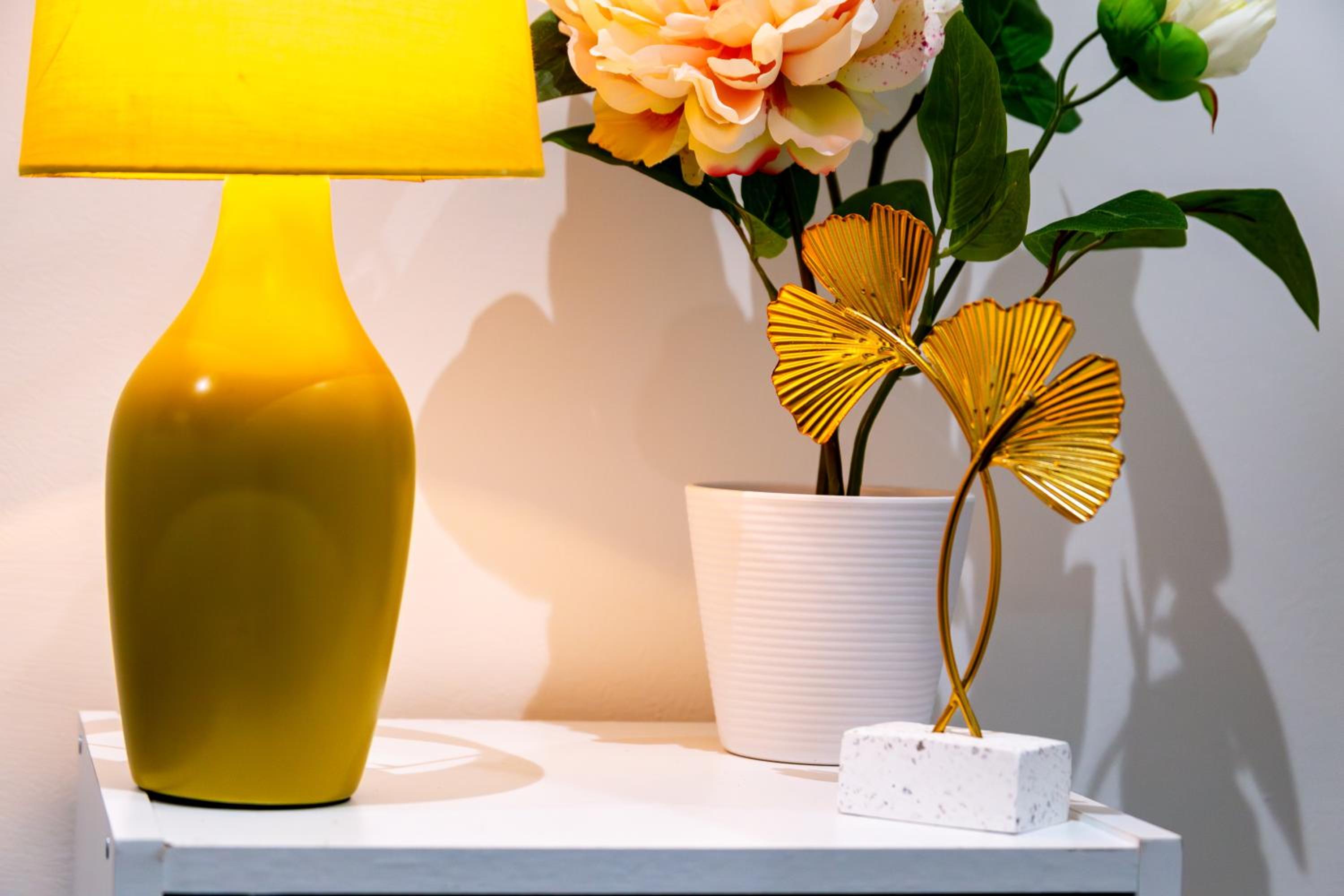 Stylish 2-Bed London House with Garden & Parking-Only 15 Mins to Central London! Sleeps 6 People - Save on Long Stays!