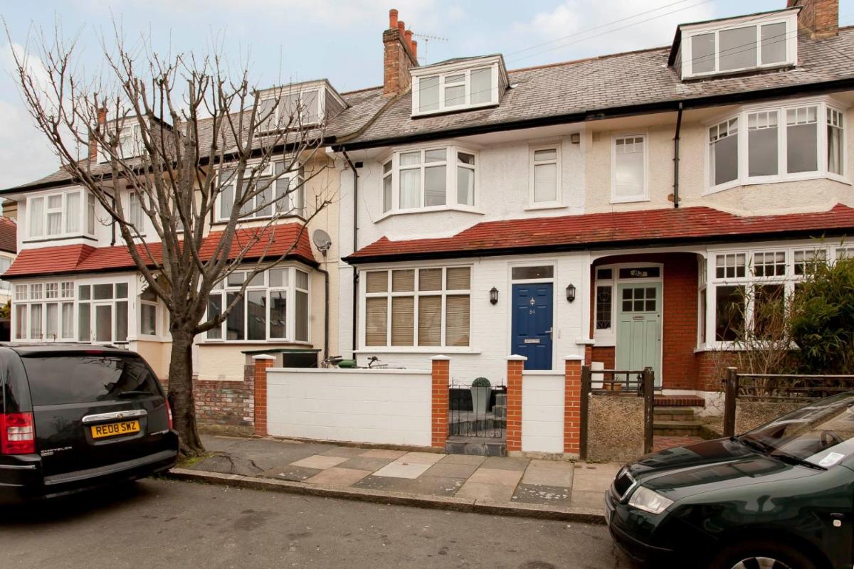 Edencourt Apartment
