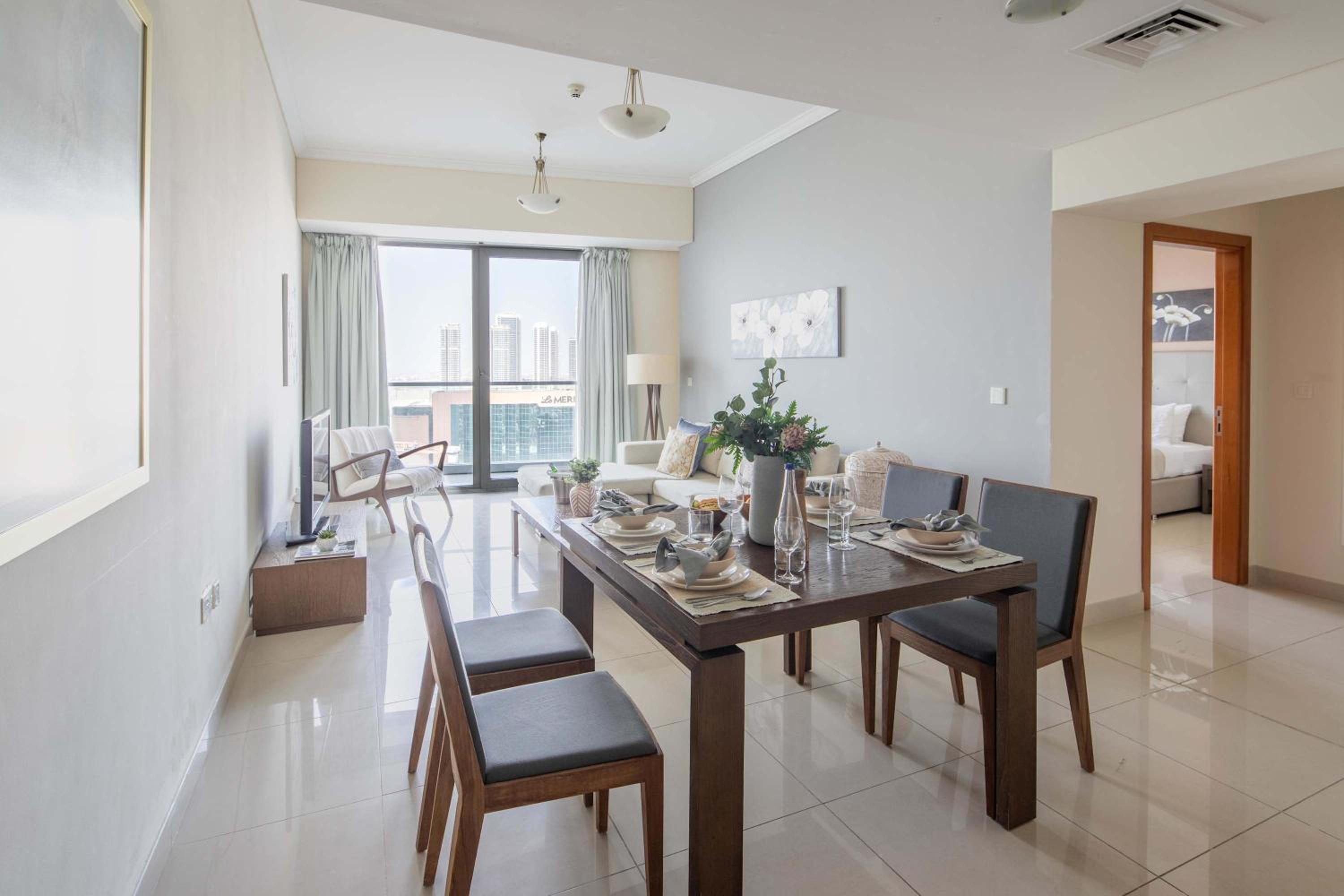 Frank Porter - Ocean Heights, Dubai Marina