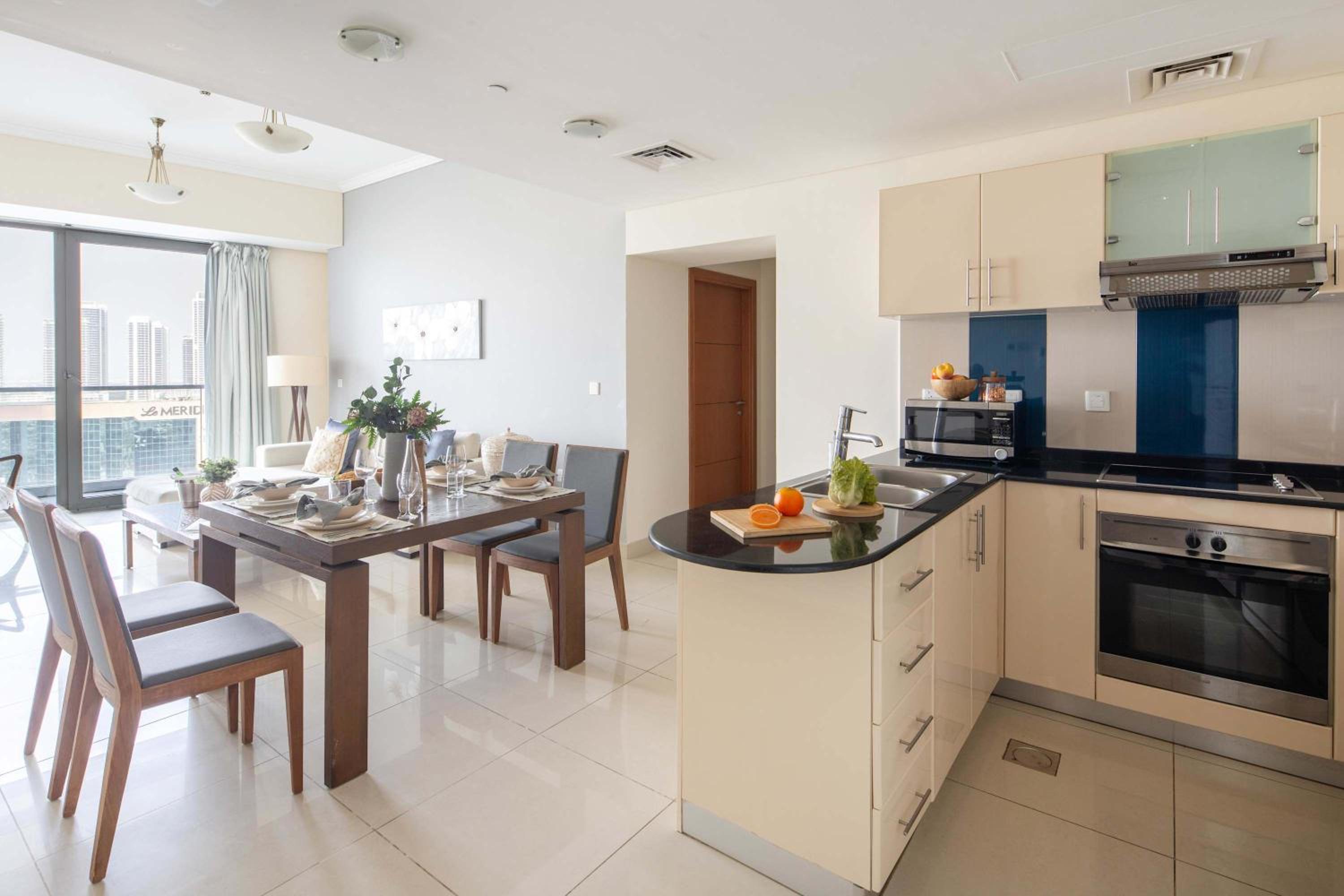 Frank Porter - Ocean Heights, Dubai Marina
