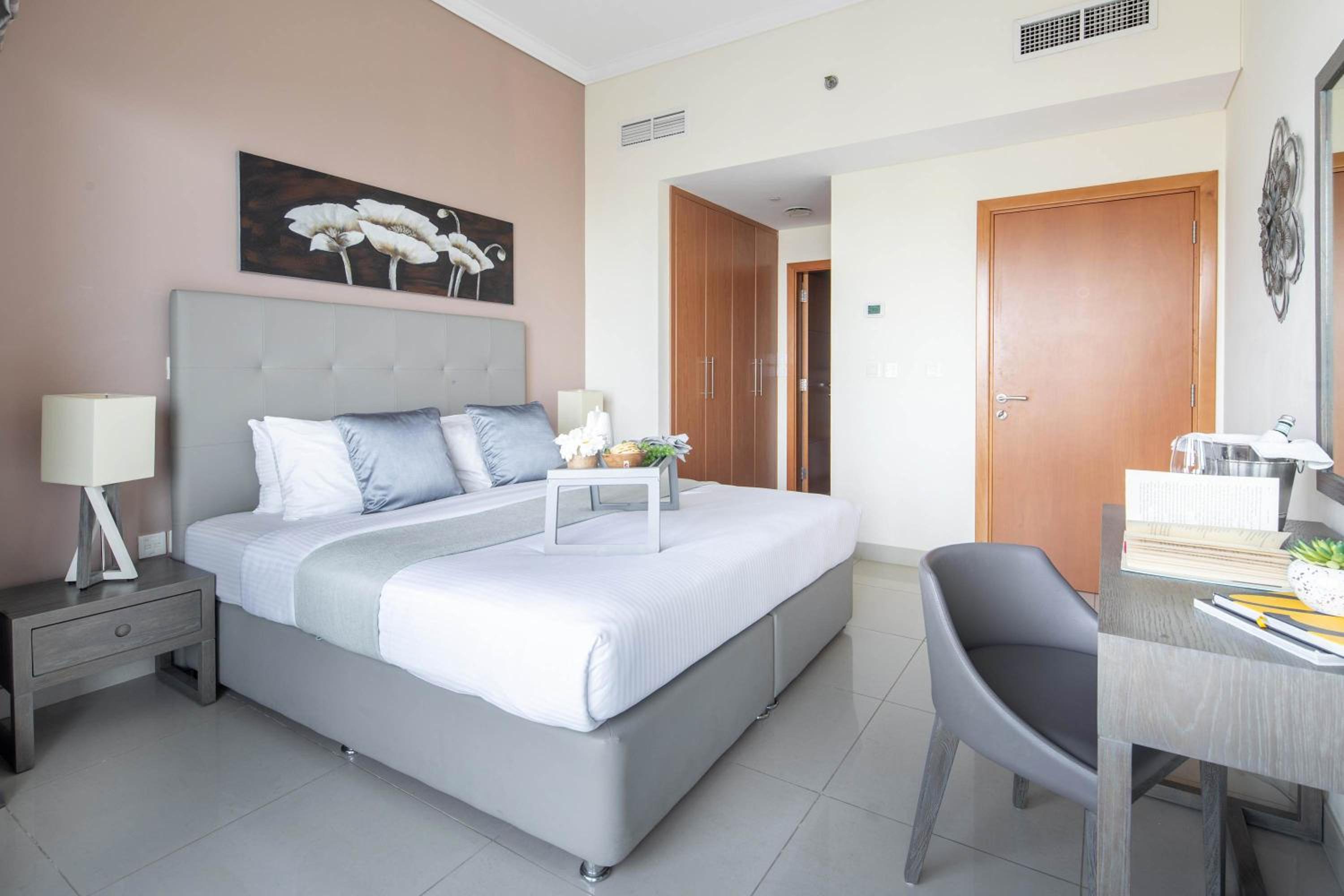 Frank Porter - Ocean Heights, Dubai Marina