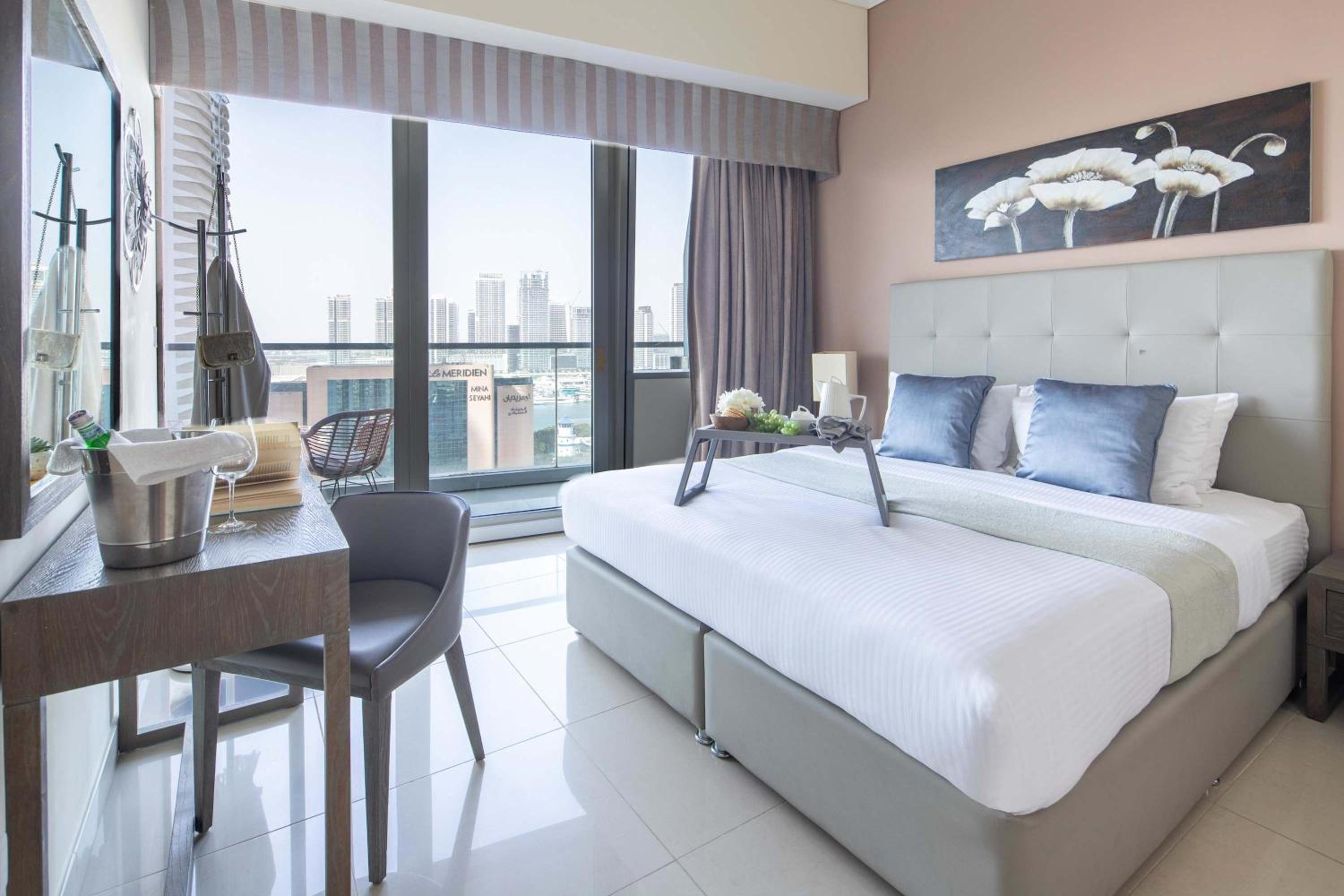 Frank Porter - Ocean Heights, Dubai Marina