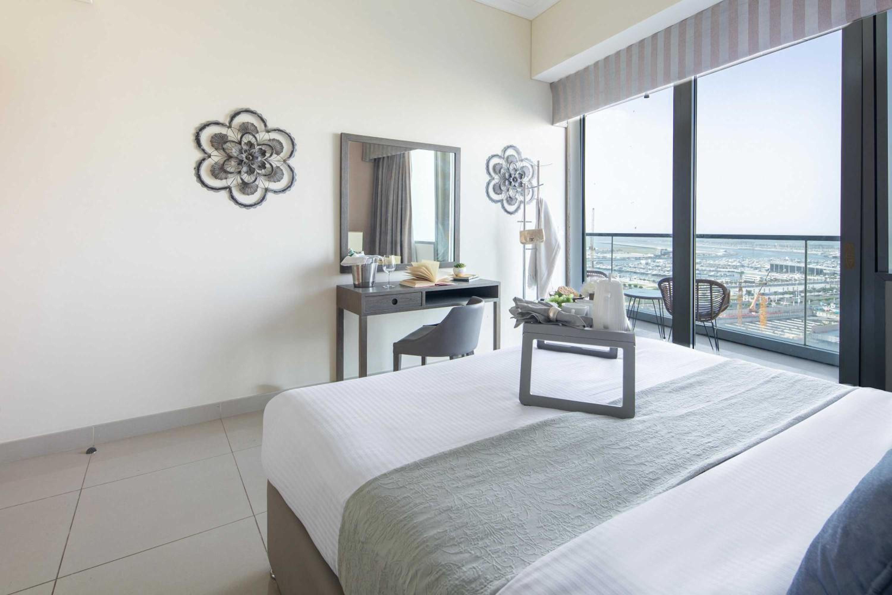 Frank Porter - Ocean Heights, Dubai Marina