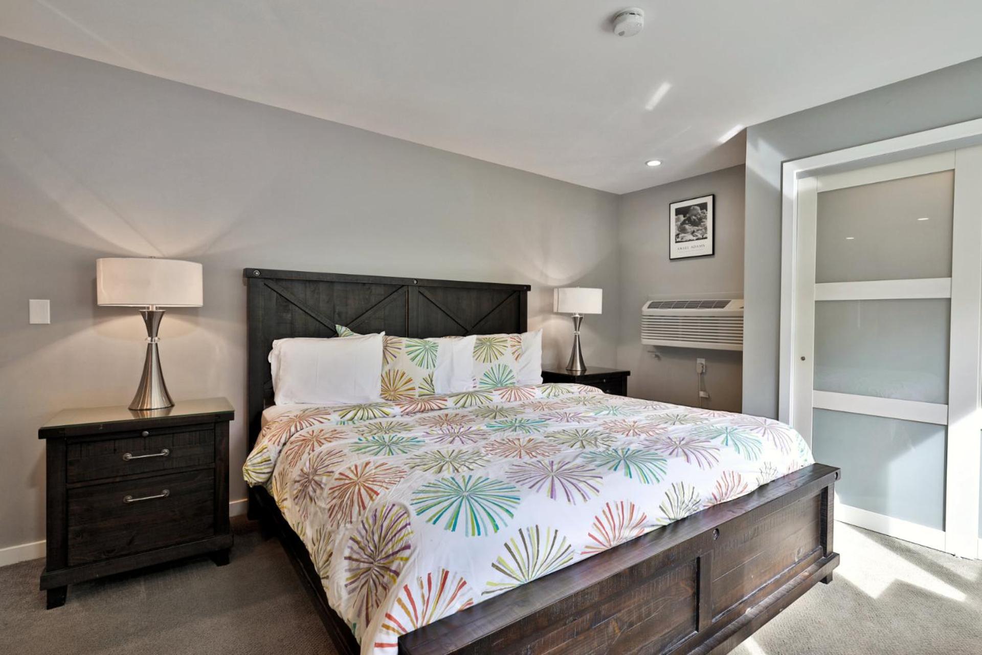 Spacious 2RM-2BA Condo in the Heart of the Town, Summer Pool, Shuttle Route