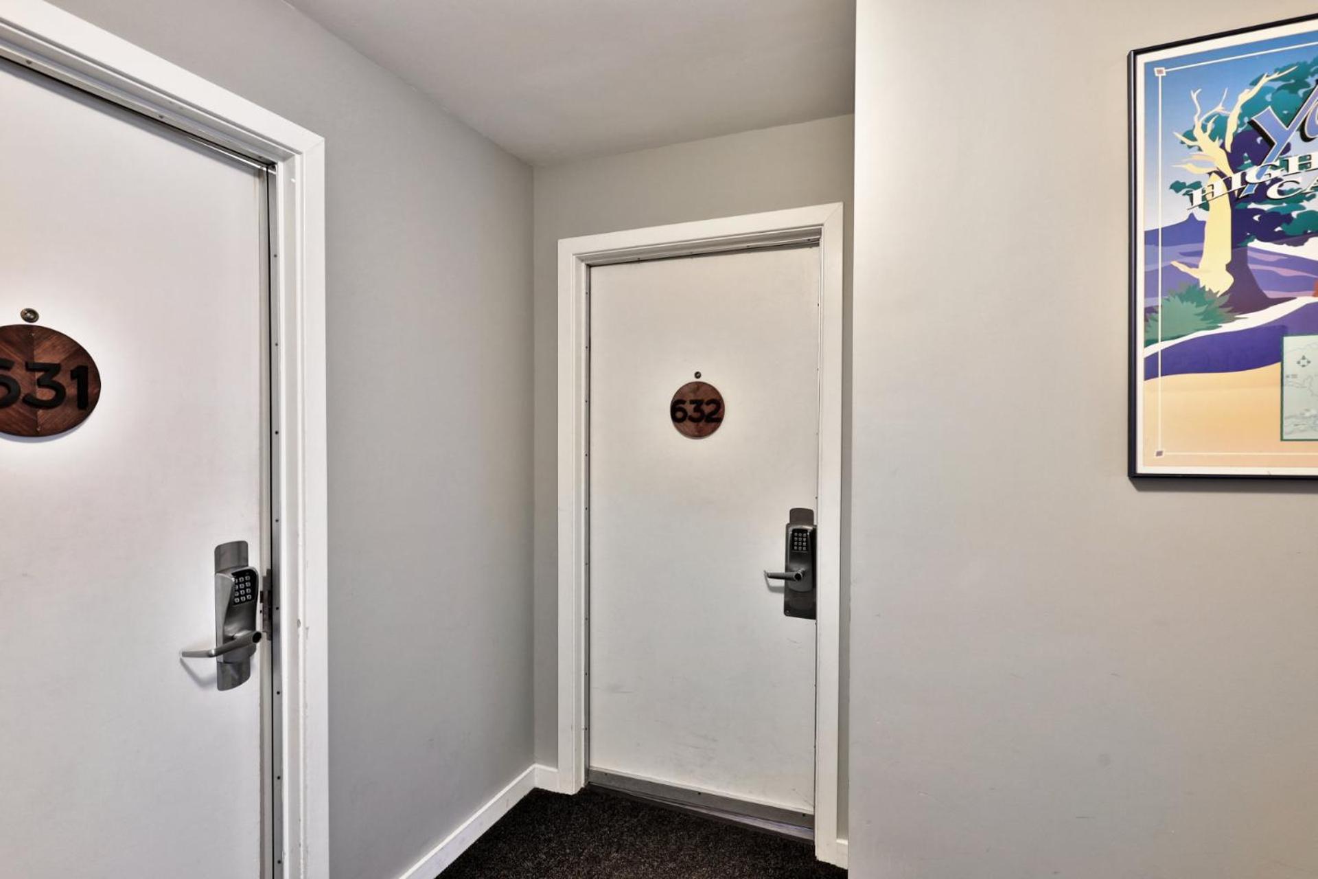 Spacious 2RM-2BA Condo in the Heart of the Town, Summer Pool, Shuttle Route