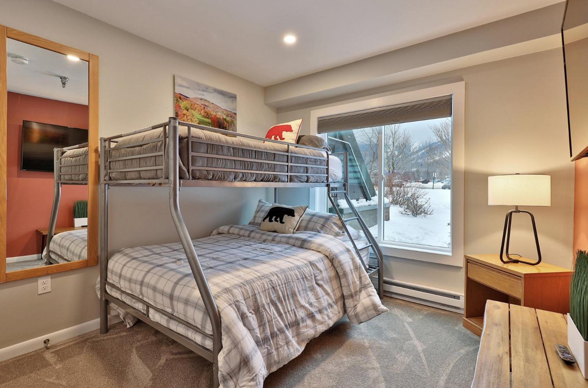 Mountain Green 3C16 - Renovated 2BR-2BA With Mountain Views, Hot Tub, Pool, Shuttle, Gym