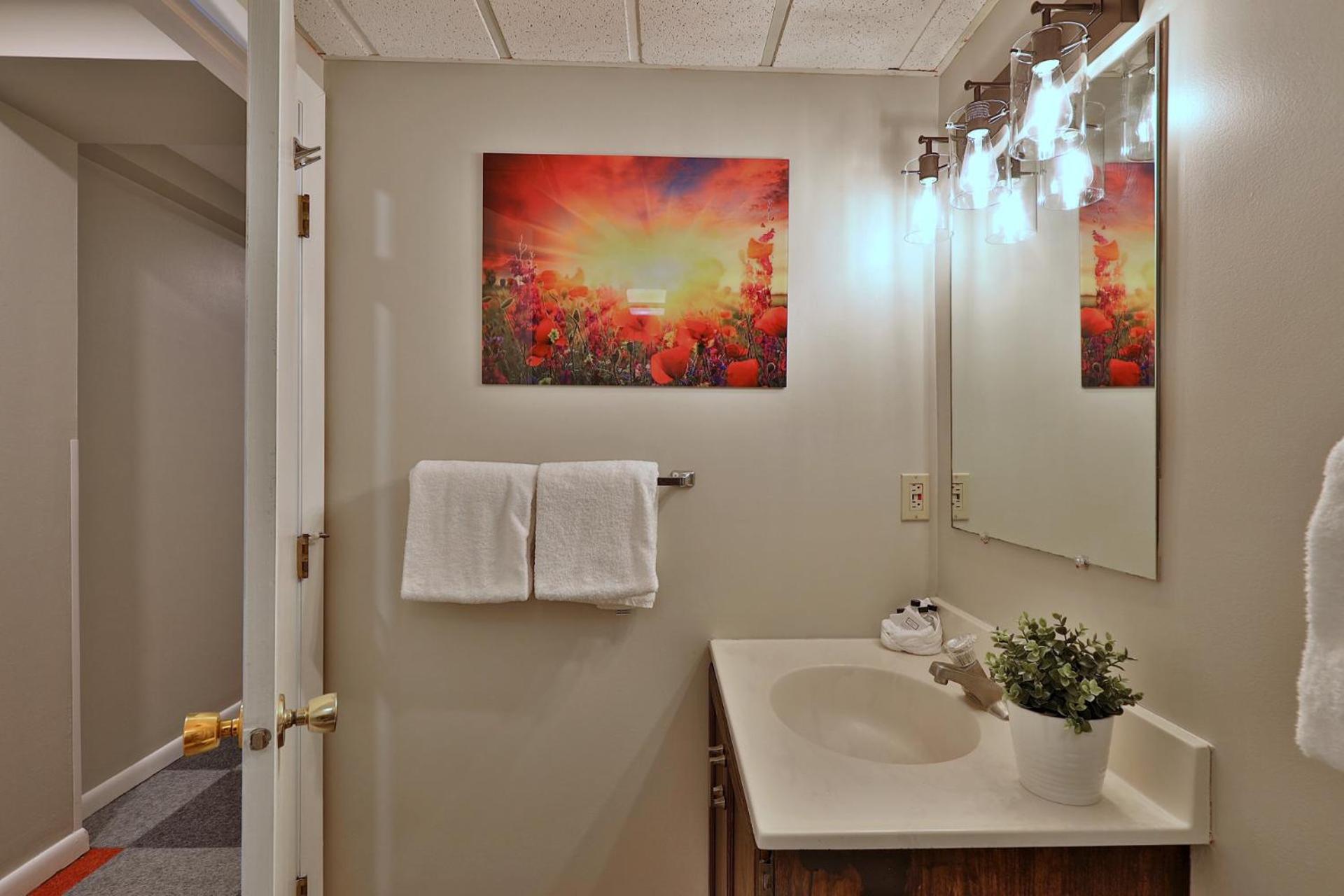 Mountain Green 3C16 - Renovated 2BR-2BA With Mountain Views, Hot Tub, Pool, Shuttle, Gym