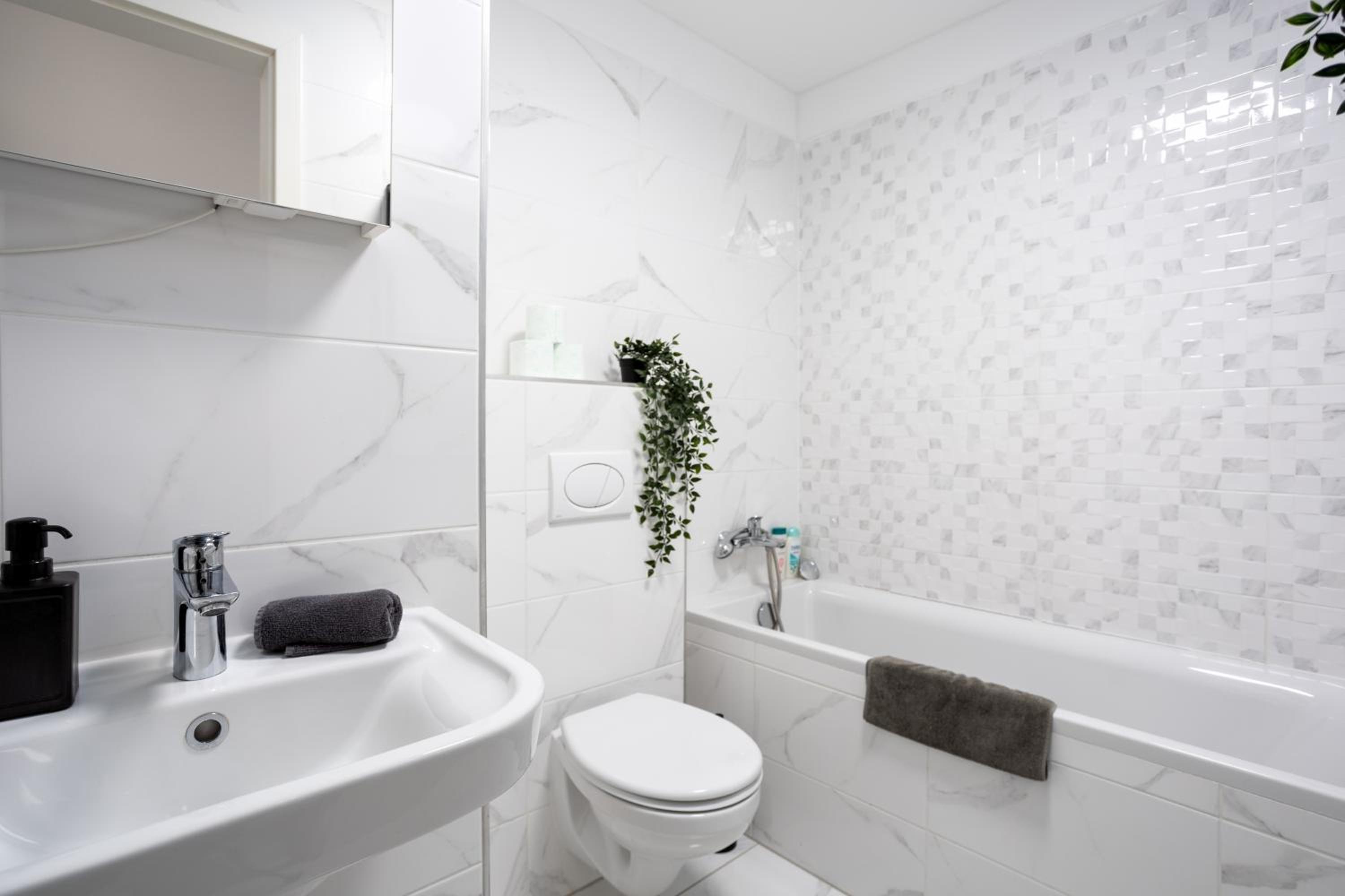 BrandNewTranquil Apartment with FREE PARKING