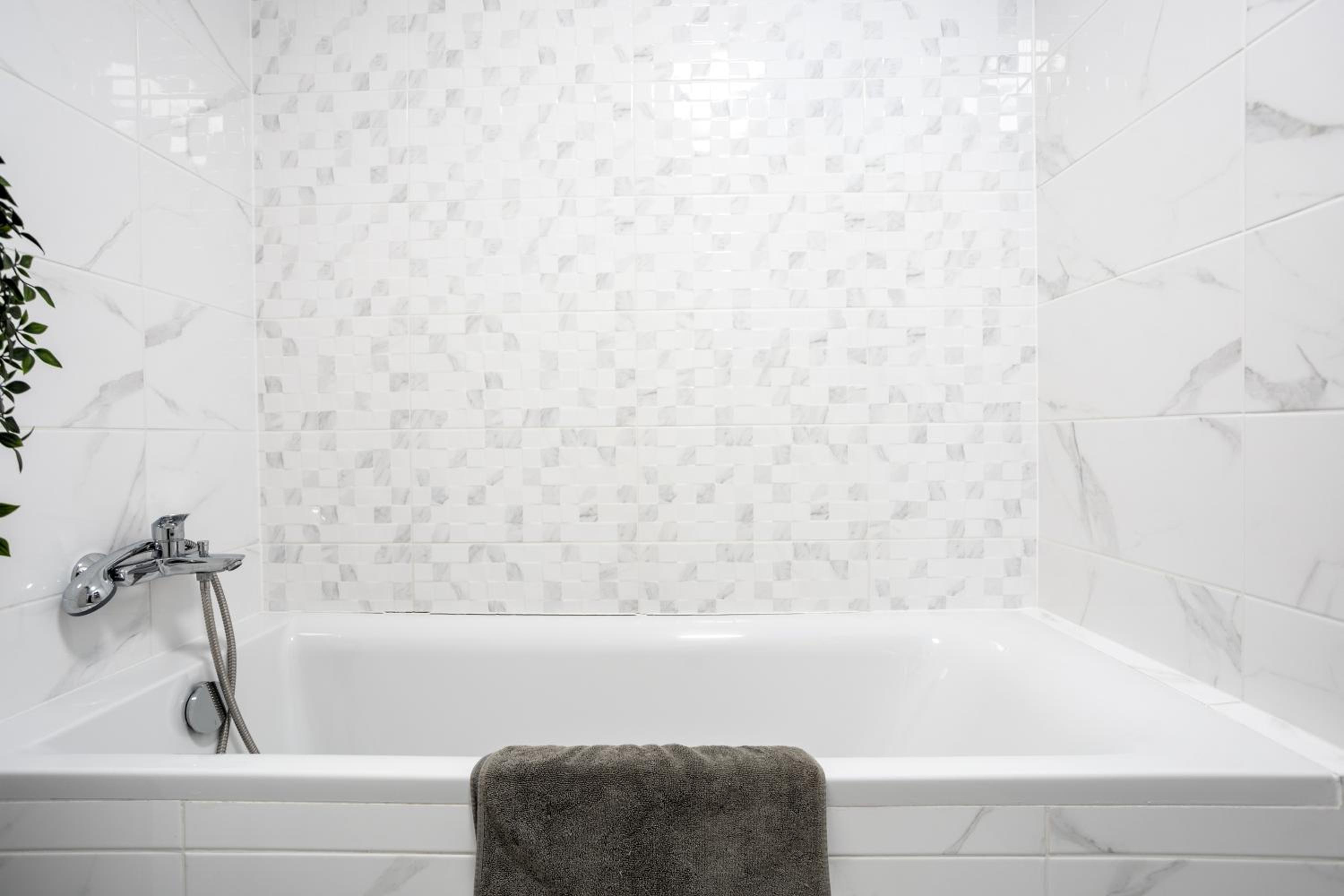 BrandNewTranquil Apartment with FREE PARKING