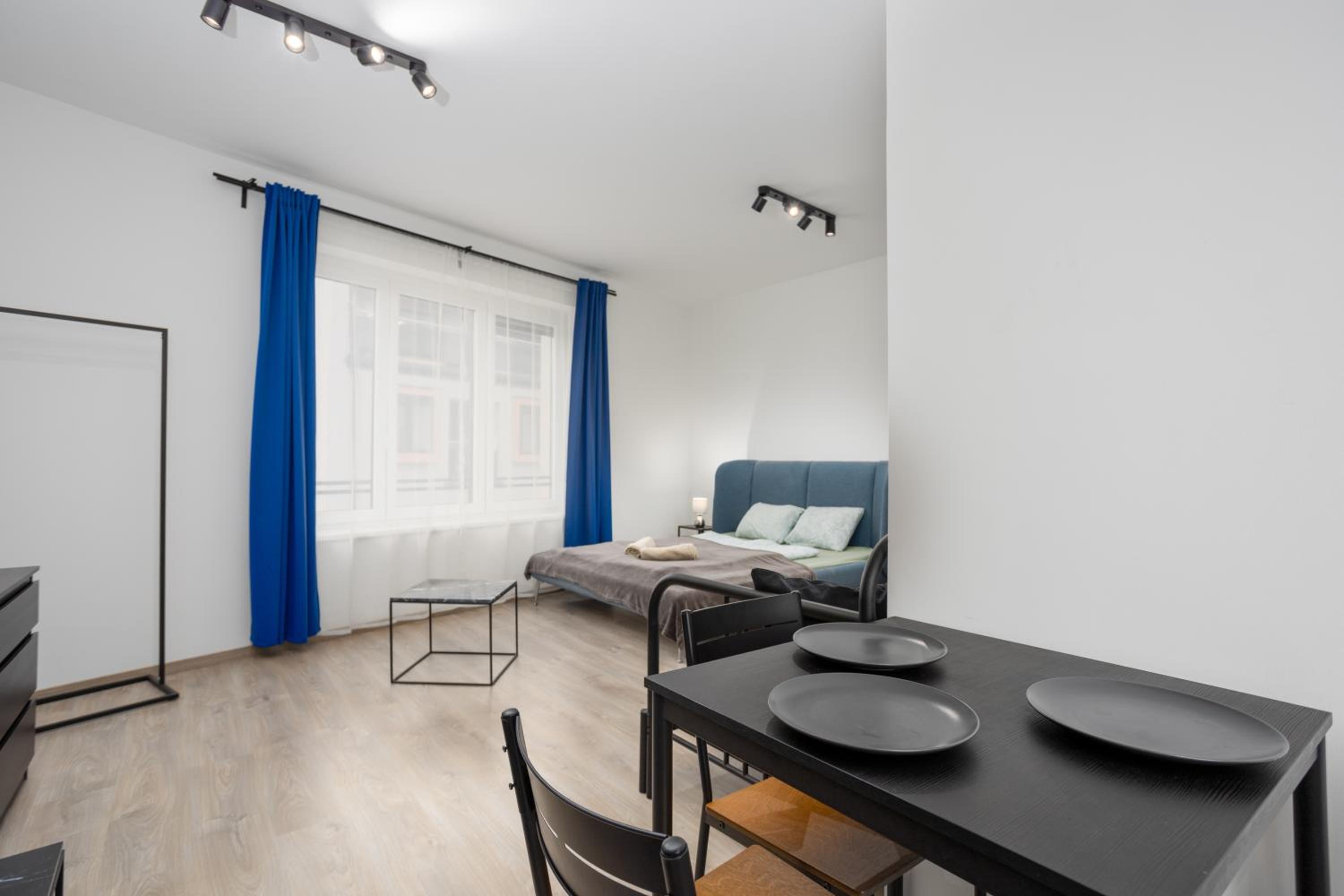 BrandNewTranquil Apartment with FREE PARKING