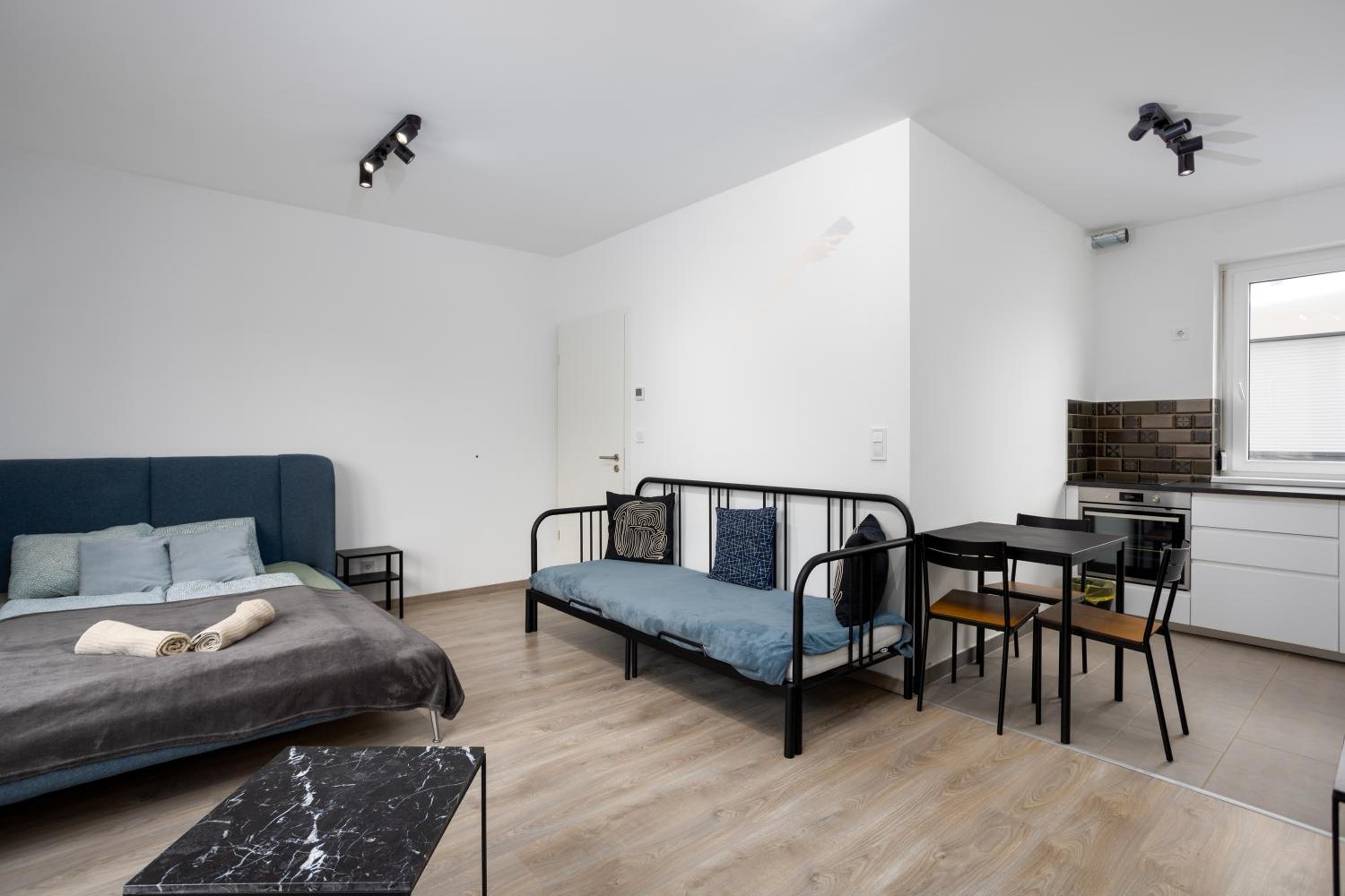 BrandNewTranquil Apartment with FREE PARKING