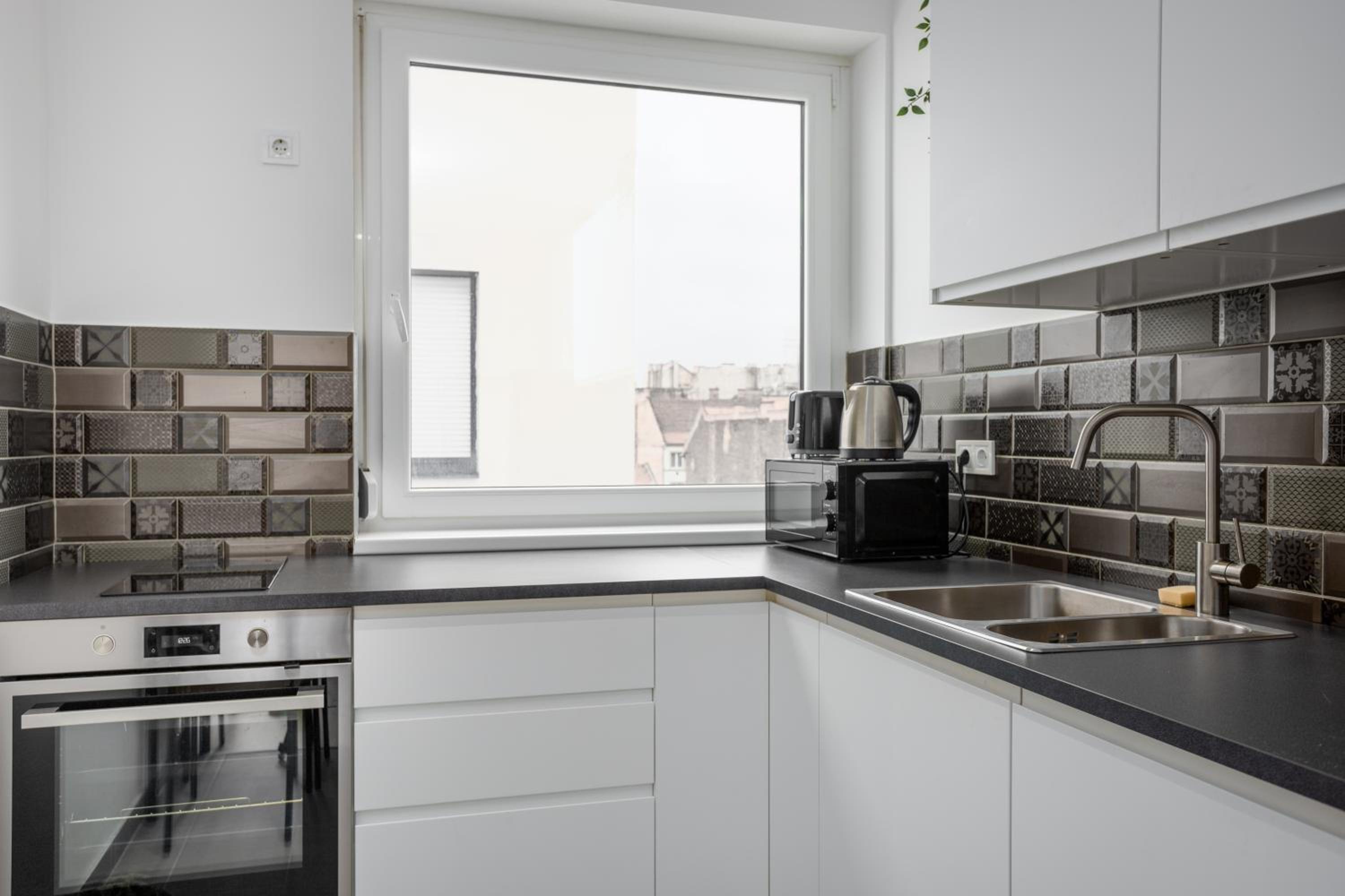 BrandNewTranquil Apartment with FREE PARKING